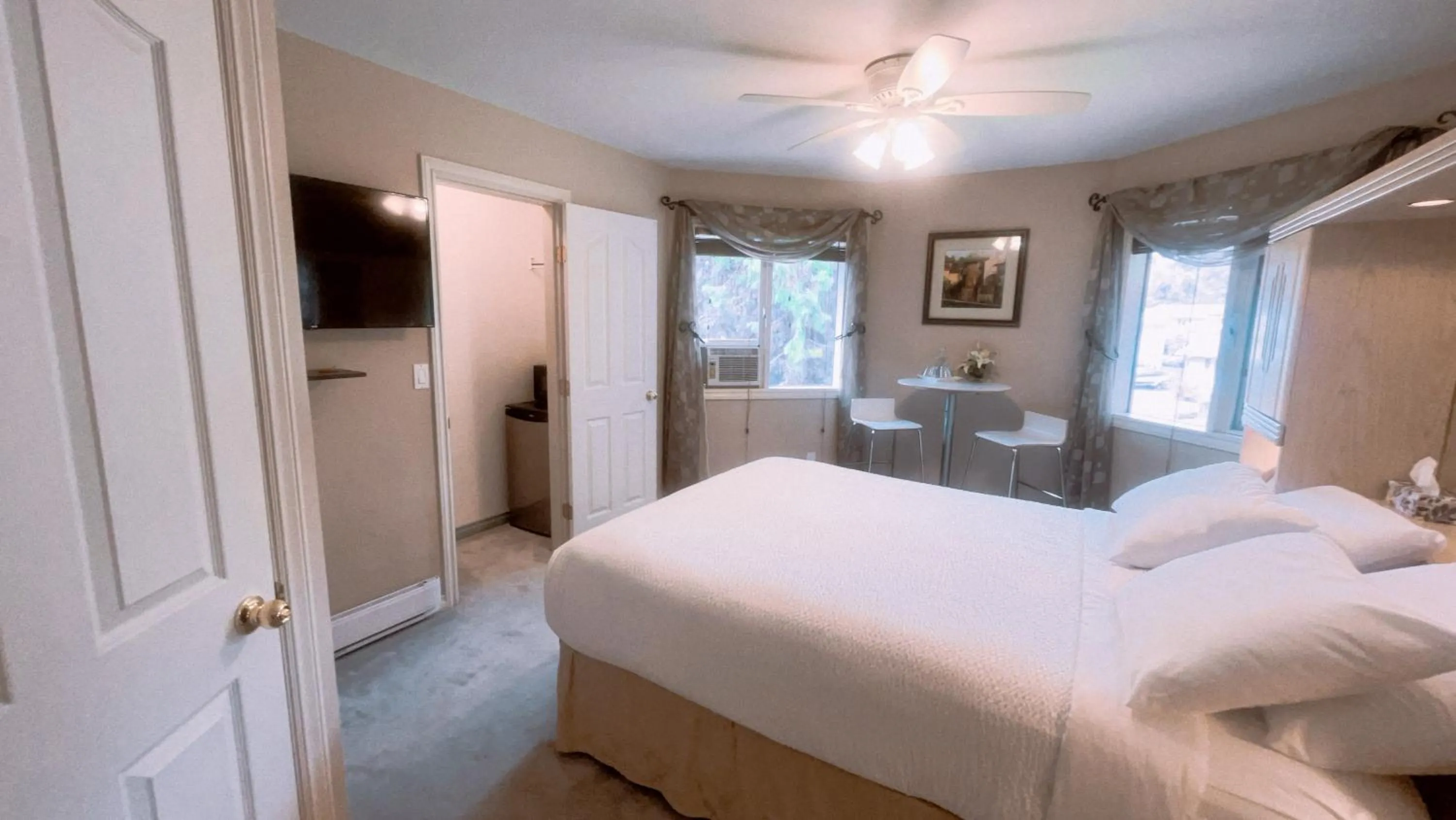 Bed in Cornerstone Bed and Breakfast