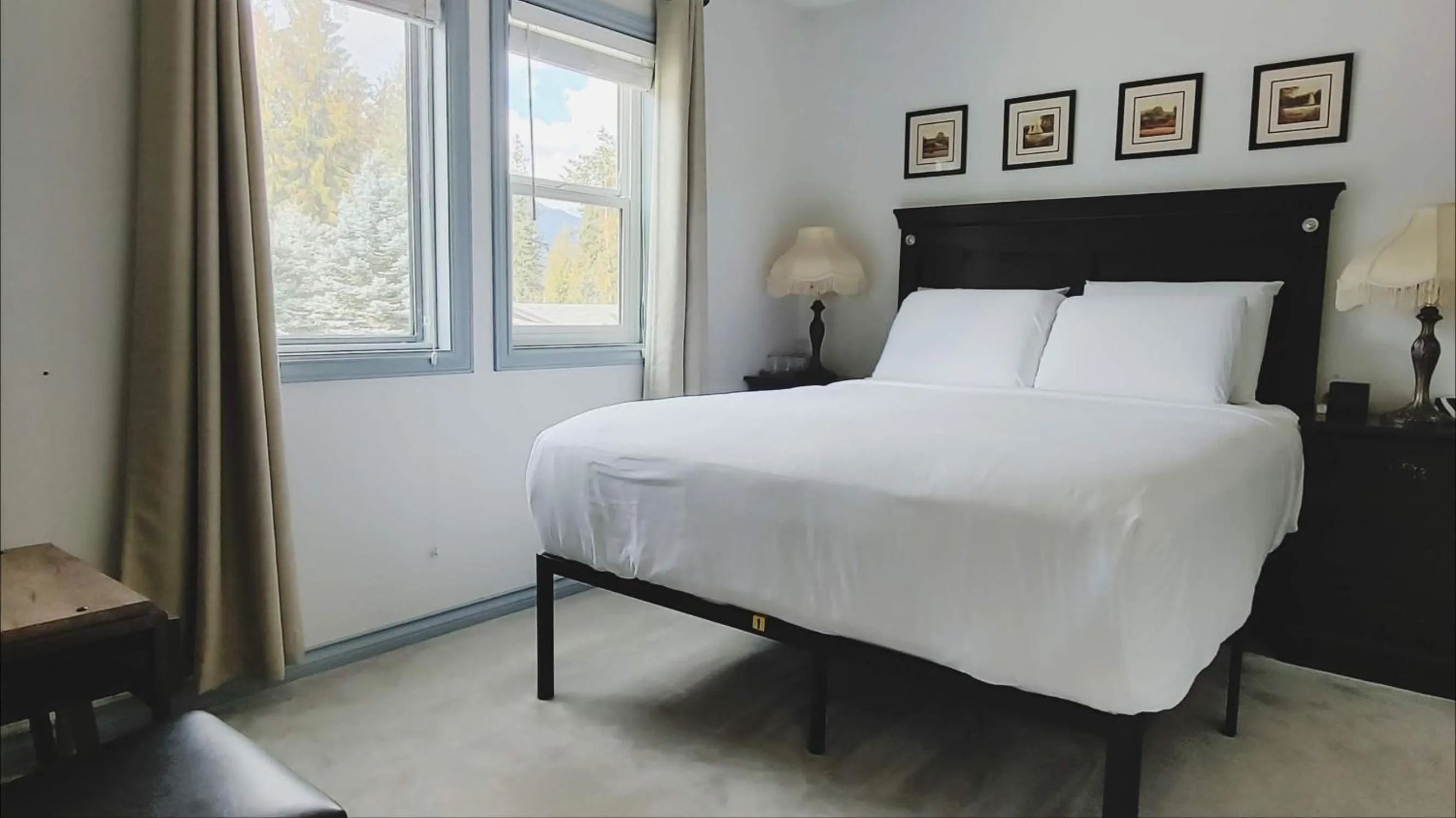 Bed in Cornerstone Bed and Breakfast