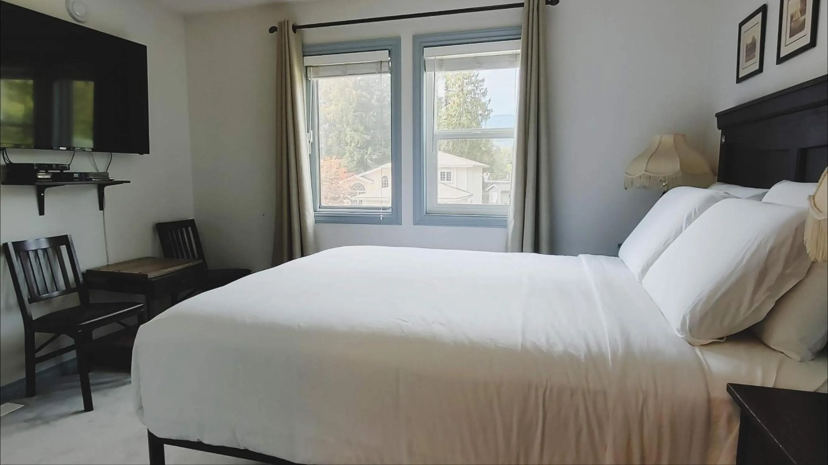 Bed in Cornerstone Bed and Breakfast