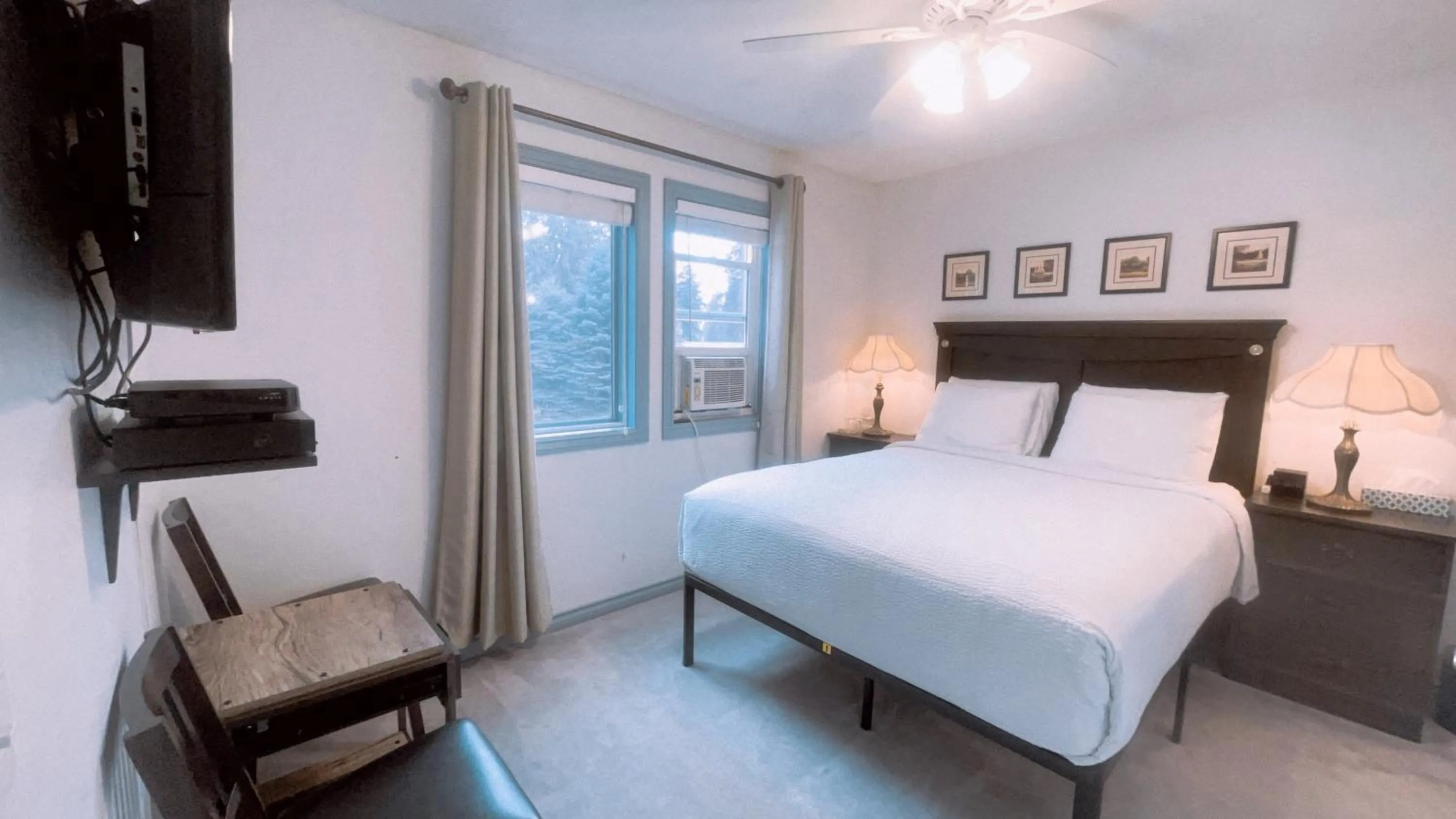 Bed in Cornerstone Bed and Breakfast