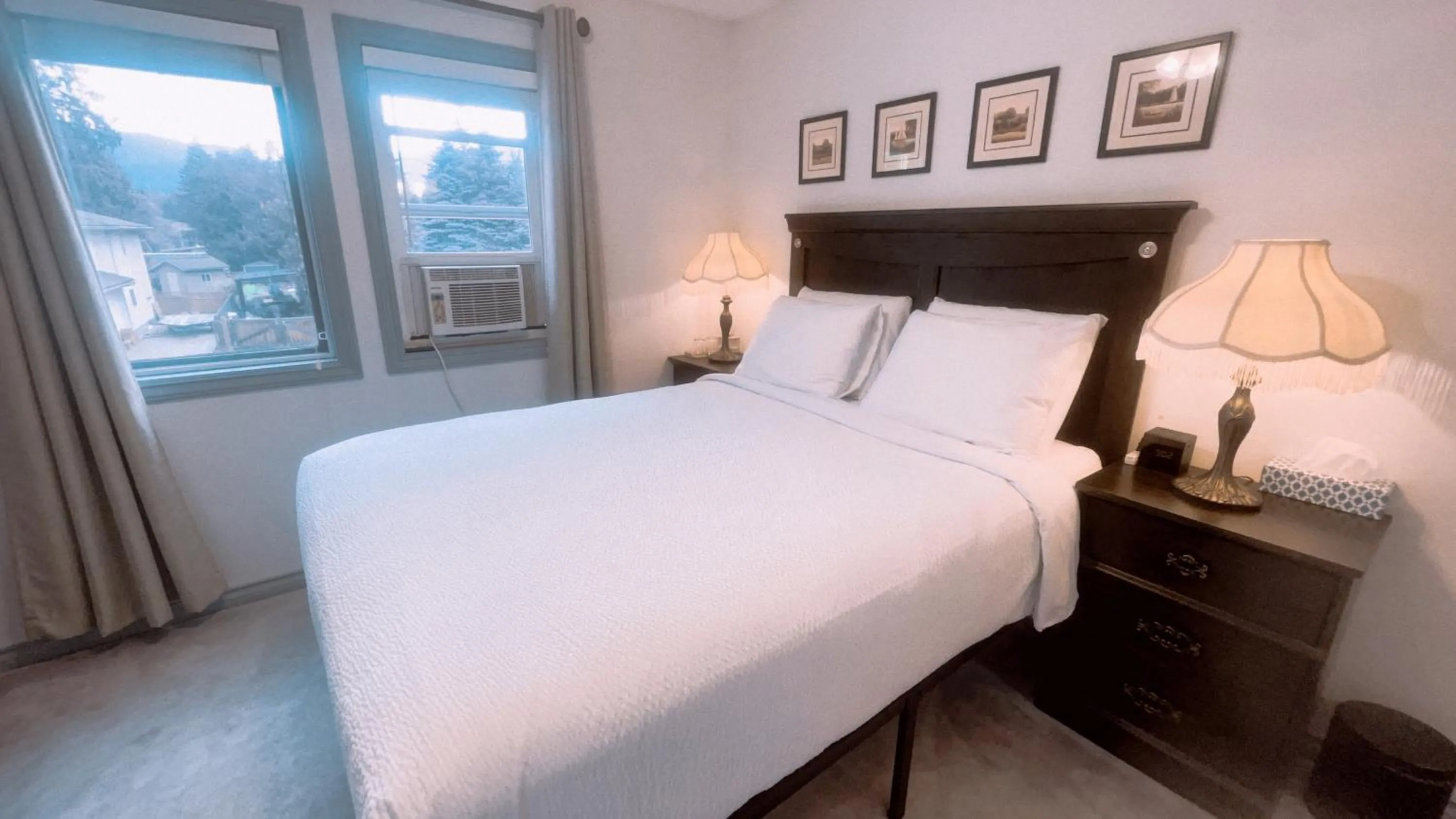 Bed in Cornerstone Bed and Breakfast