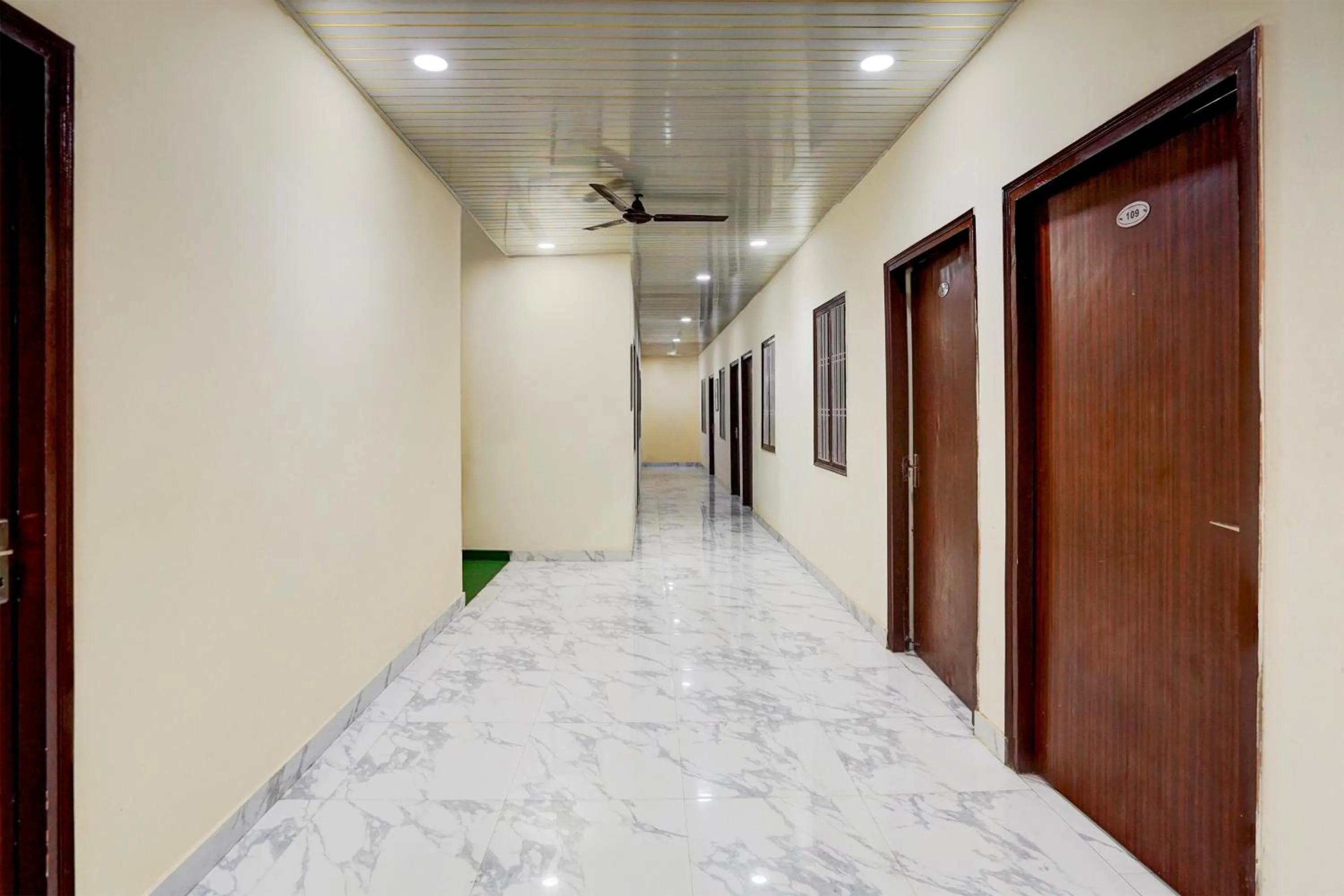 Lobby or reception in Collection O Govind Vihar Matiyari Formerly Saffron