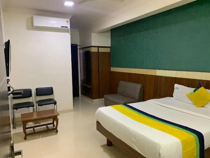 Bedroom, Bed in Hotel BCP Suites