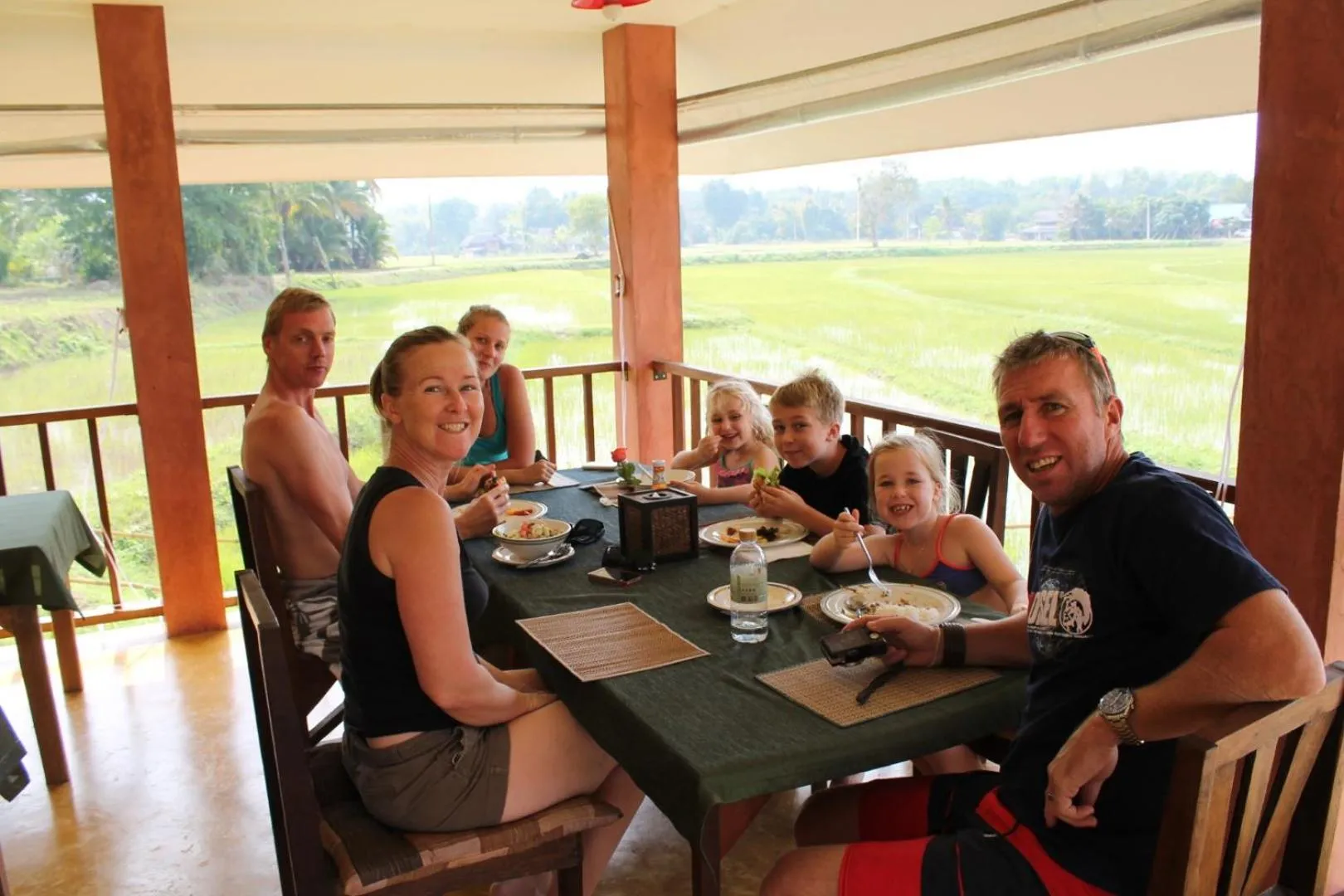 Restaurant/places to eat in Country Retreat