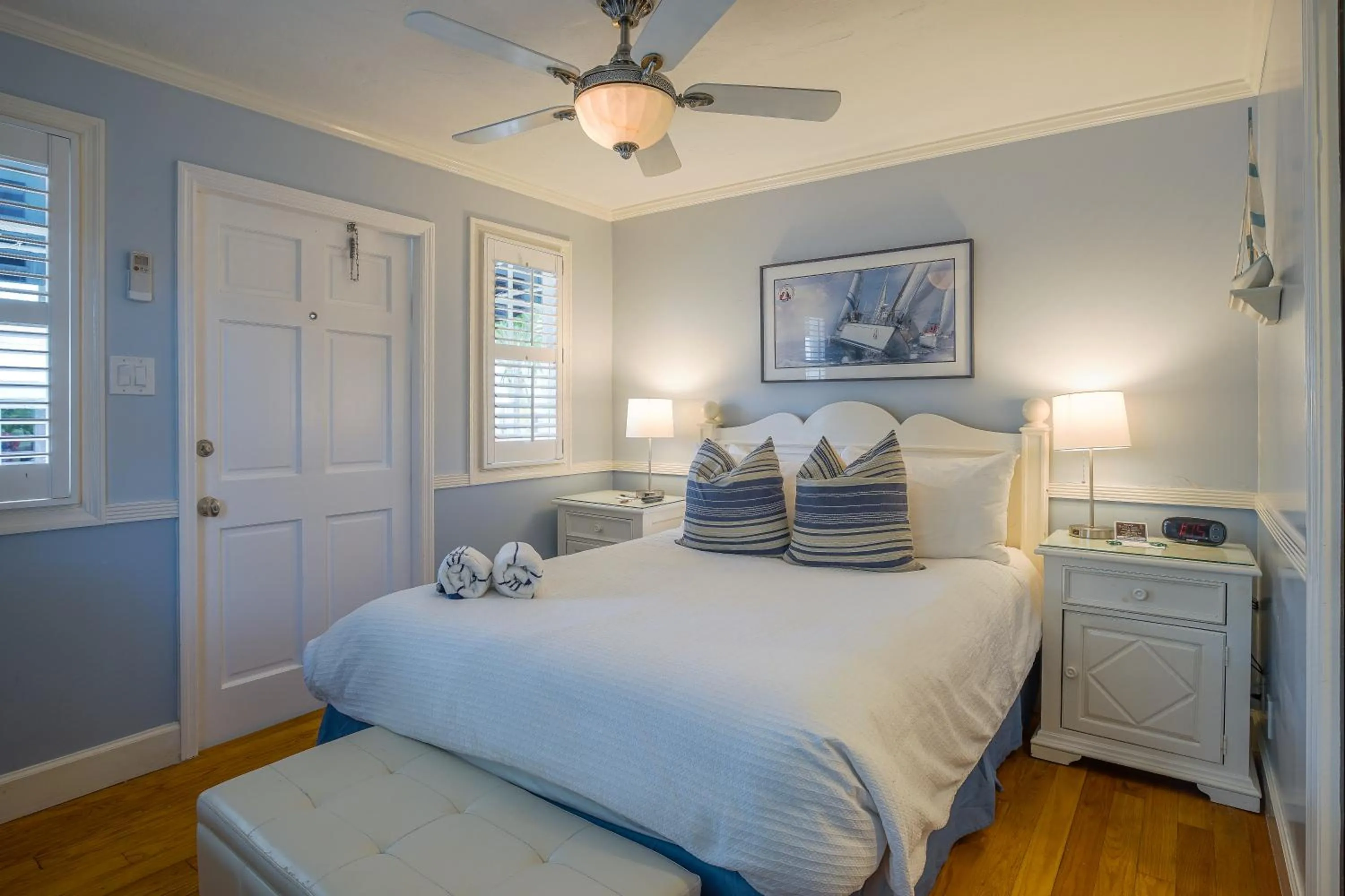 Photo of the whole room, Bed in Duval Inn - Key West