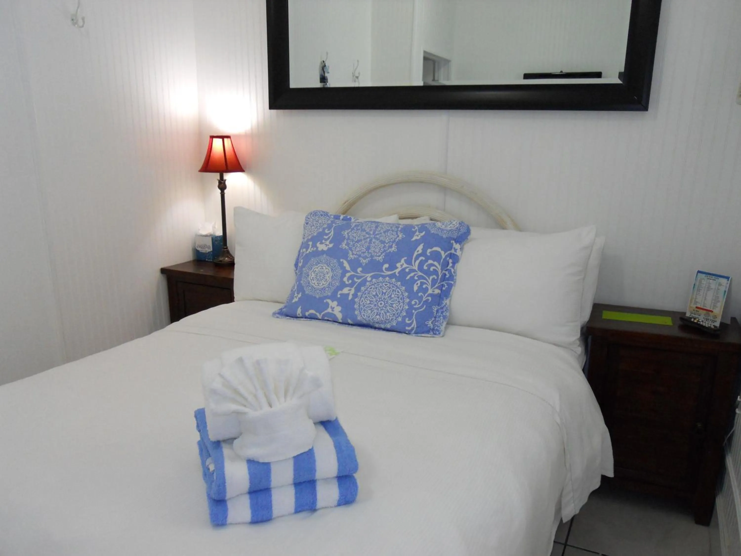 Bedroom, Bed in Duval Inn - Key West