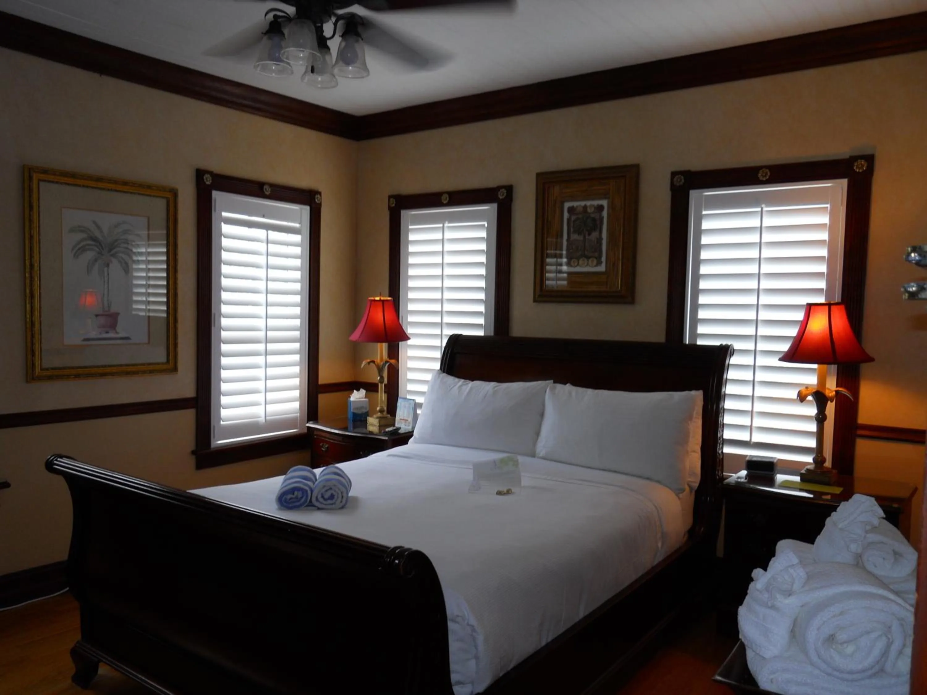 Bedroom, Bed in Duval Inn - Key West