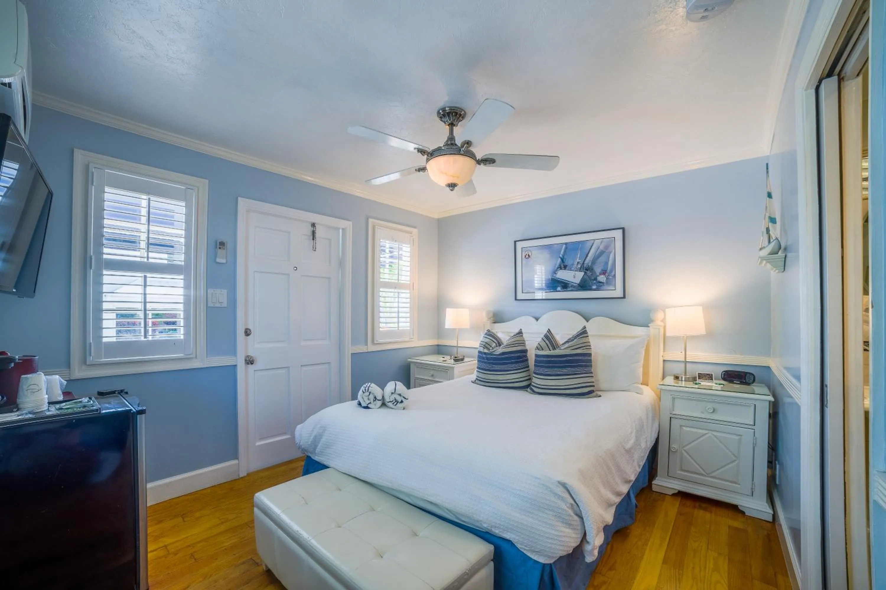 Photo of the whole room, Bed in Duval Inn - Key West