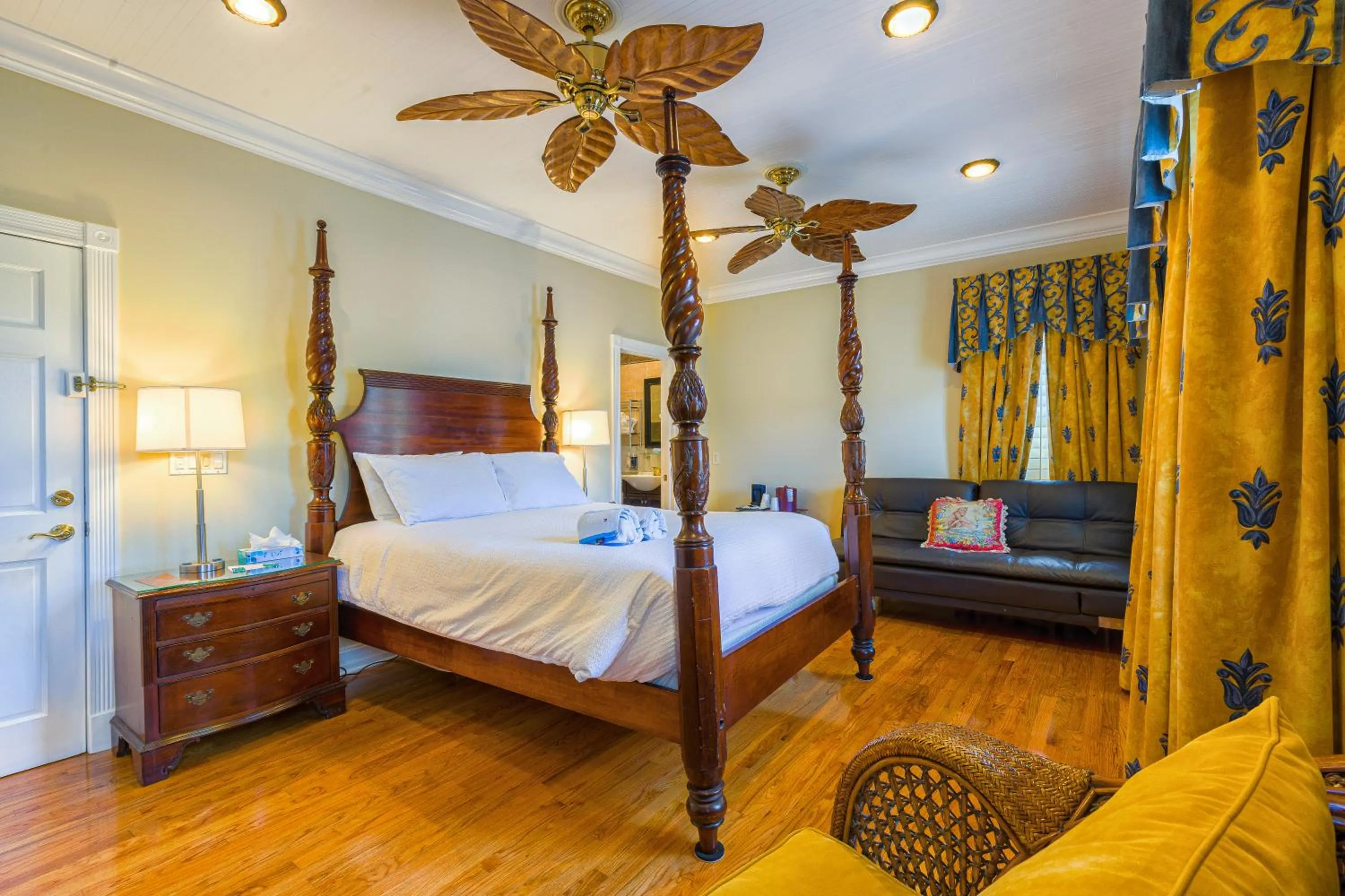 Bedroom, Bed in Duval Inn - Key West