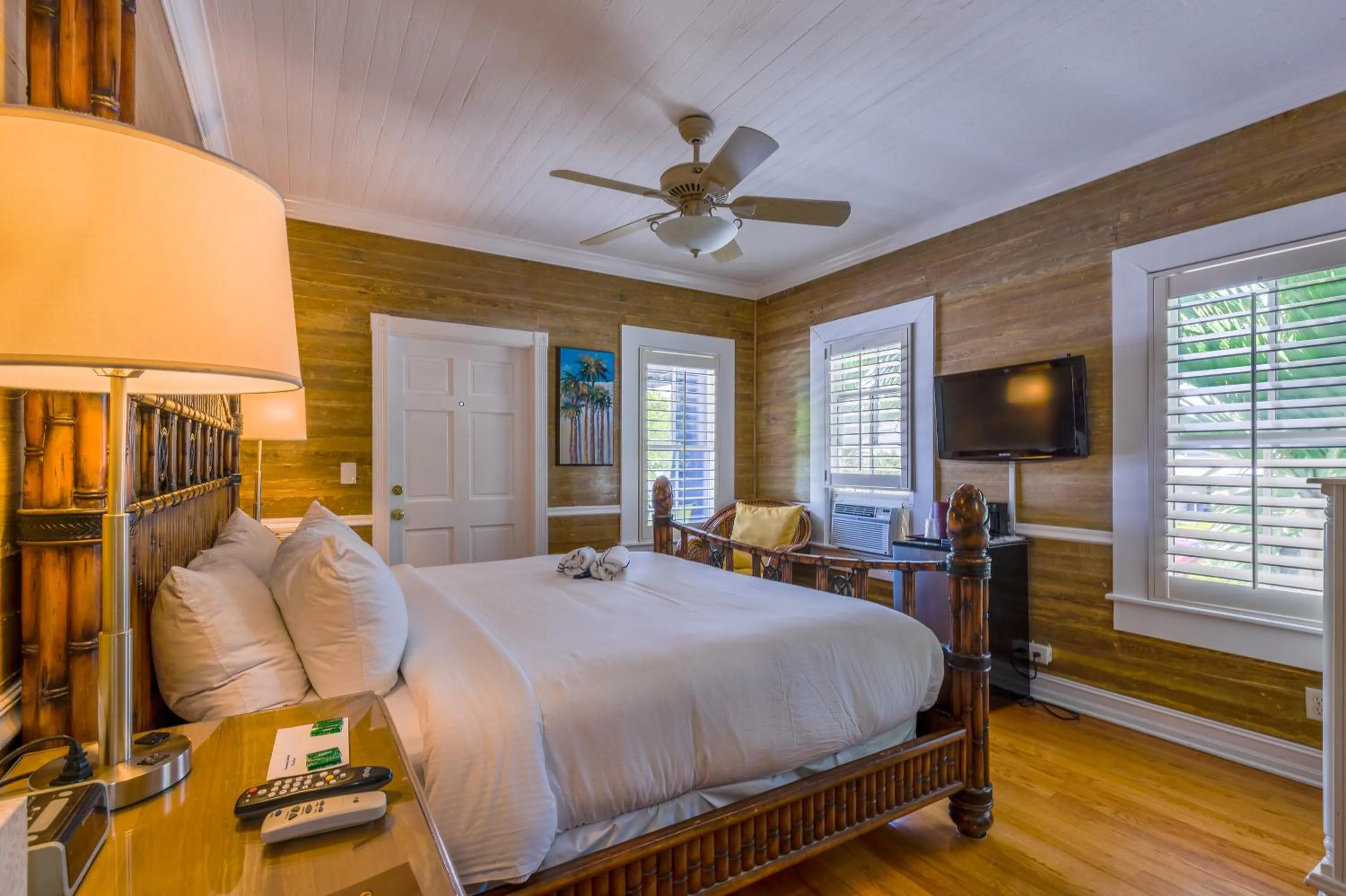 Photo of the whole room, Bed in Duval Inn - Key West