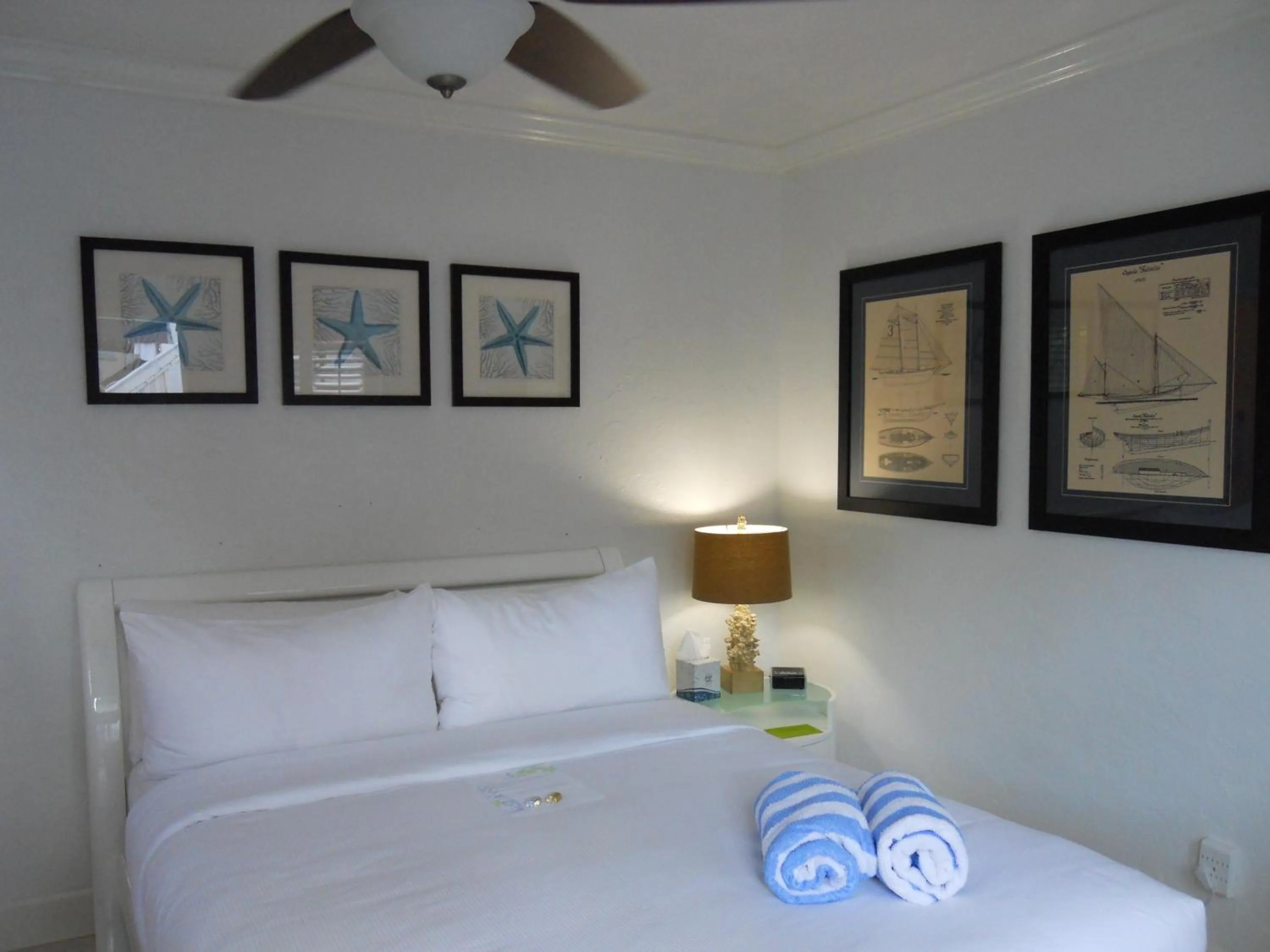 Bedroom, Bed in Duval Inn - Key West