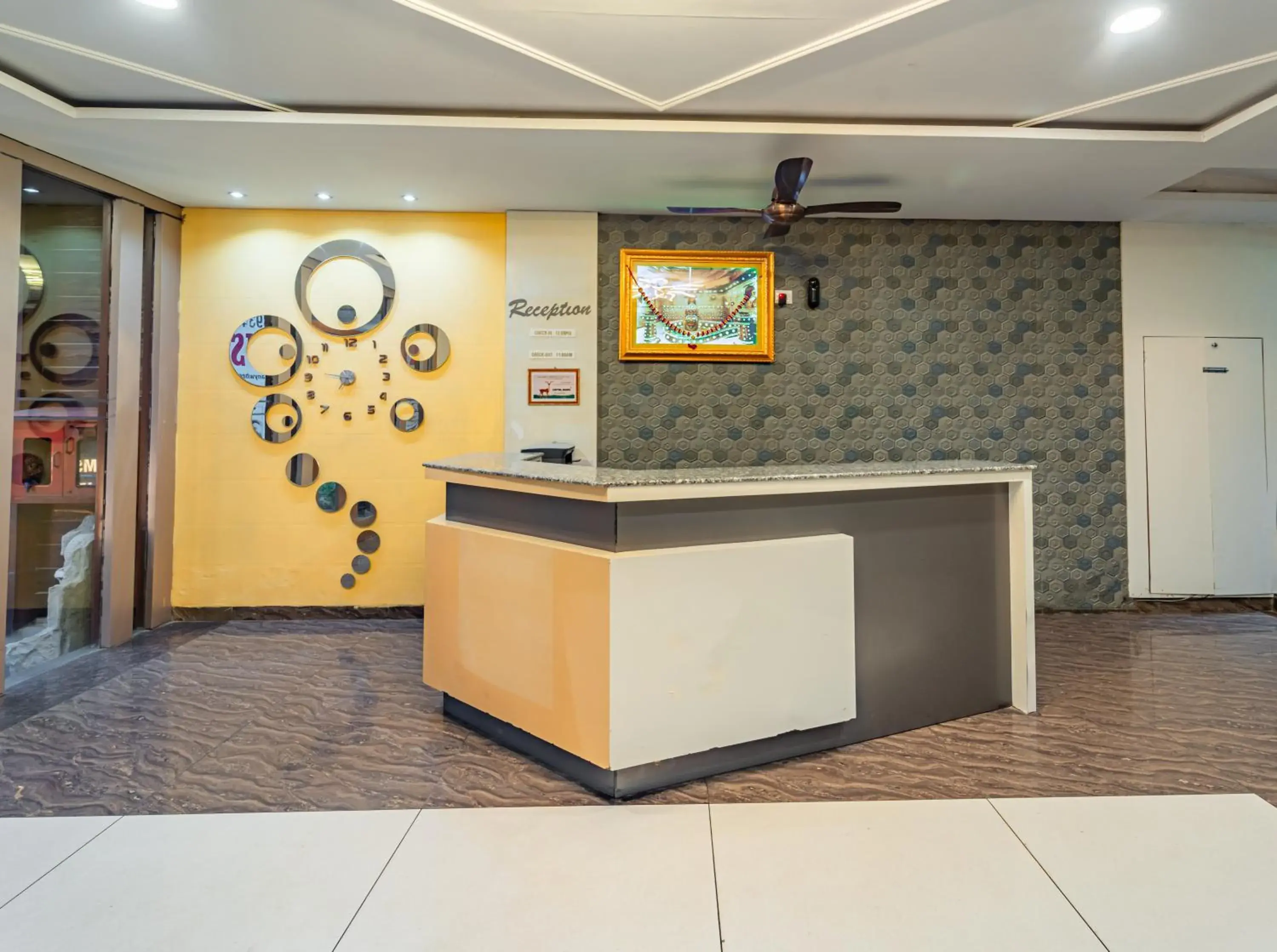 Lobby or reception in Treebo Musk Lobby or reception in Treebo Musk