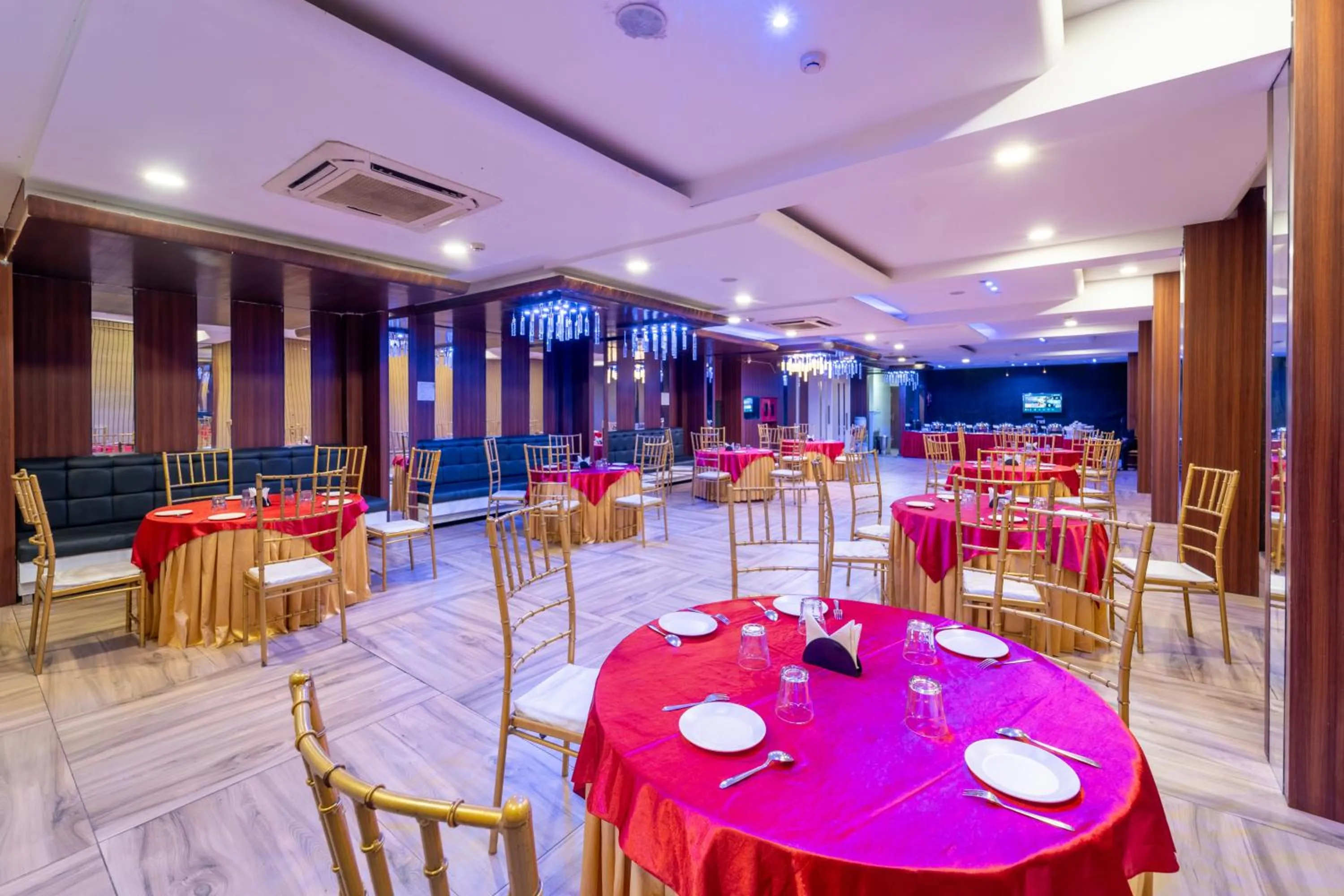 Restaurant/places to eat in Treebo Musk