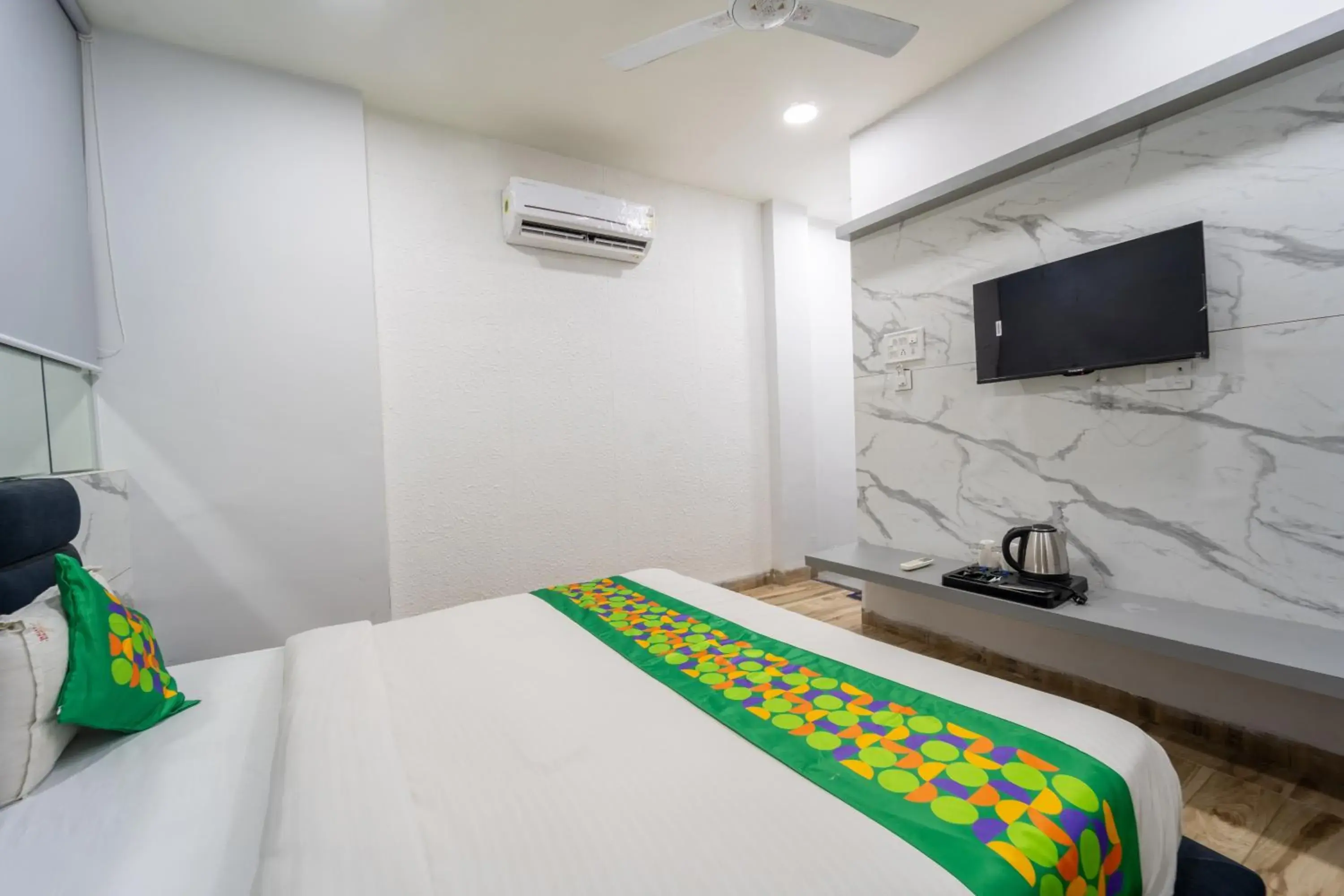 Bedroom, Bed in Treebo Musk Bedroom, Bed in Treebo Musk