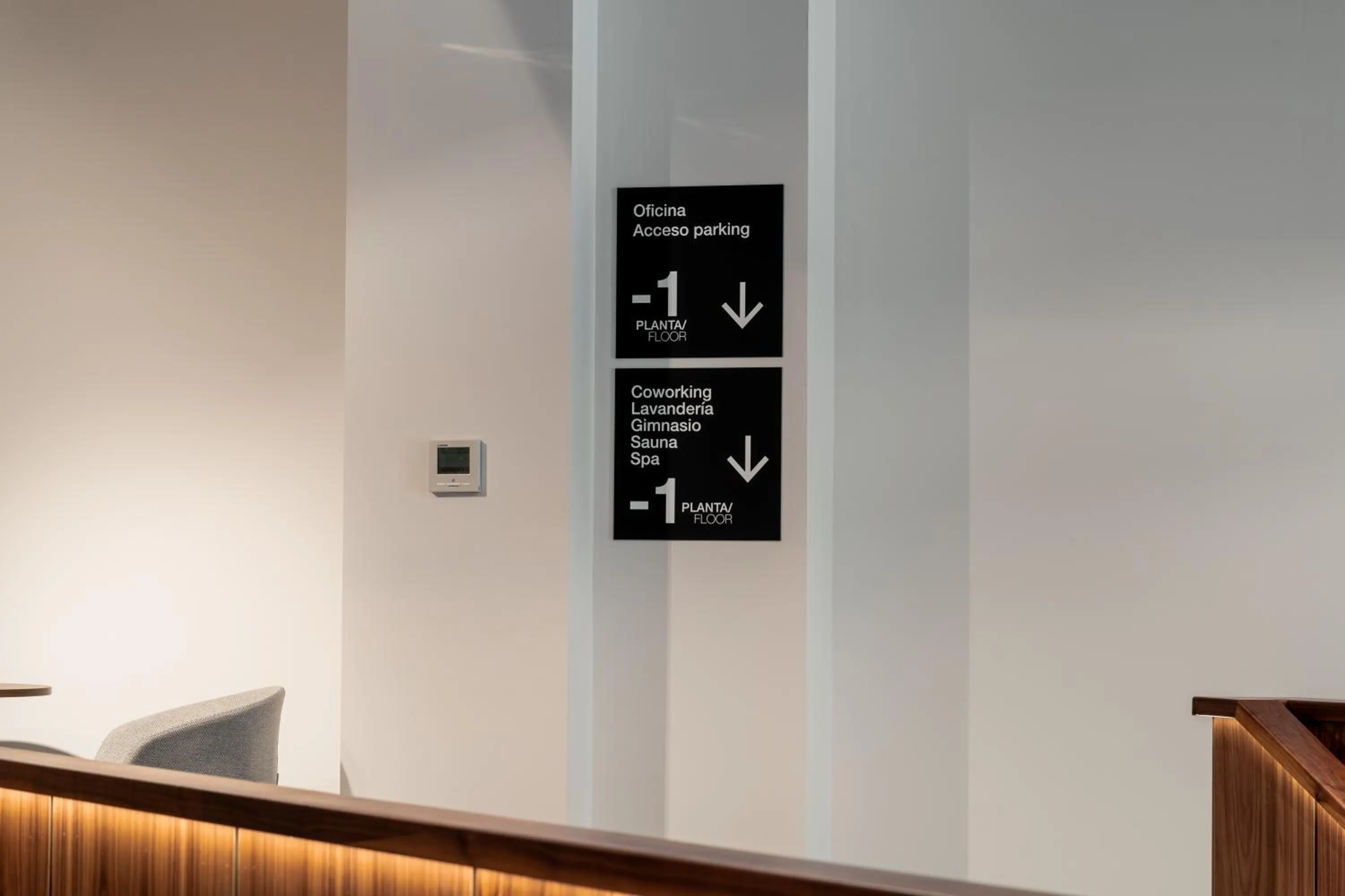 Logo/Certificate/Sign in Apartamentos 2H LIVING