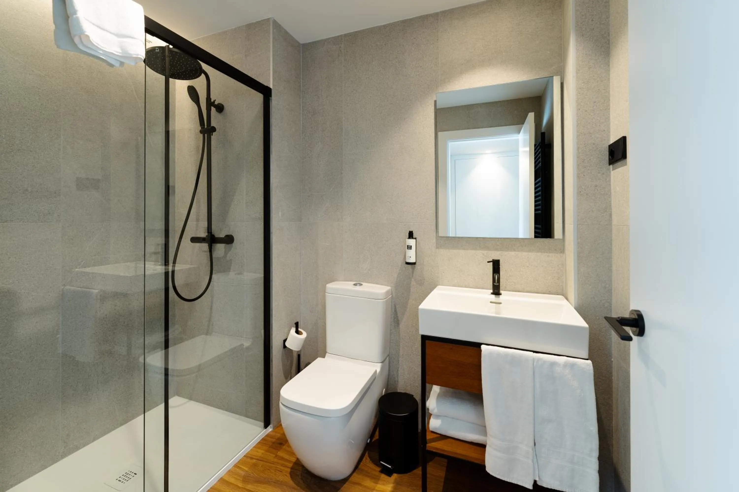 Shower in Apartamentos 2H LIVING