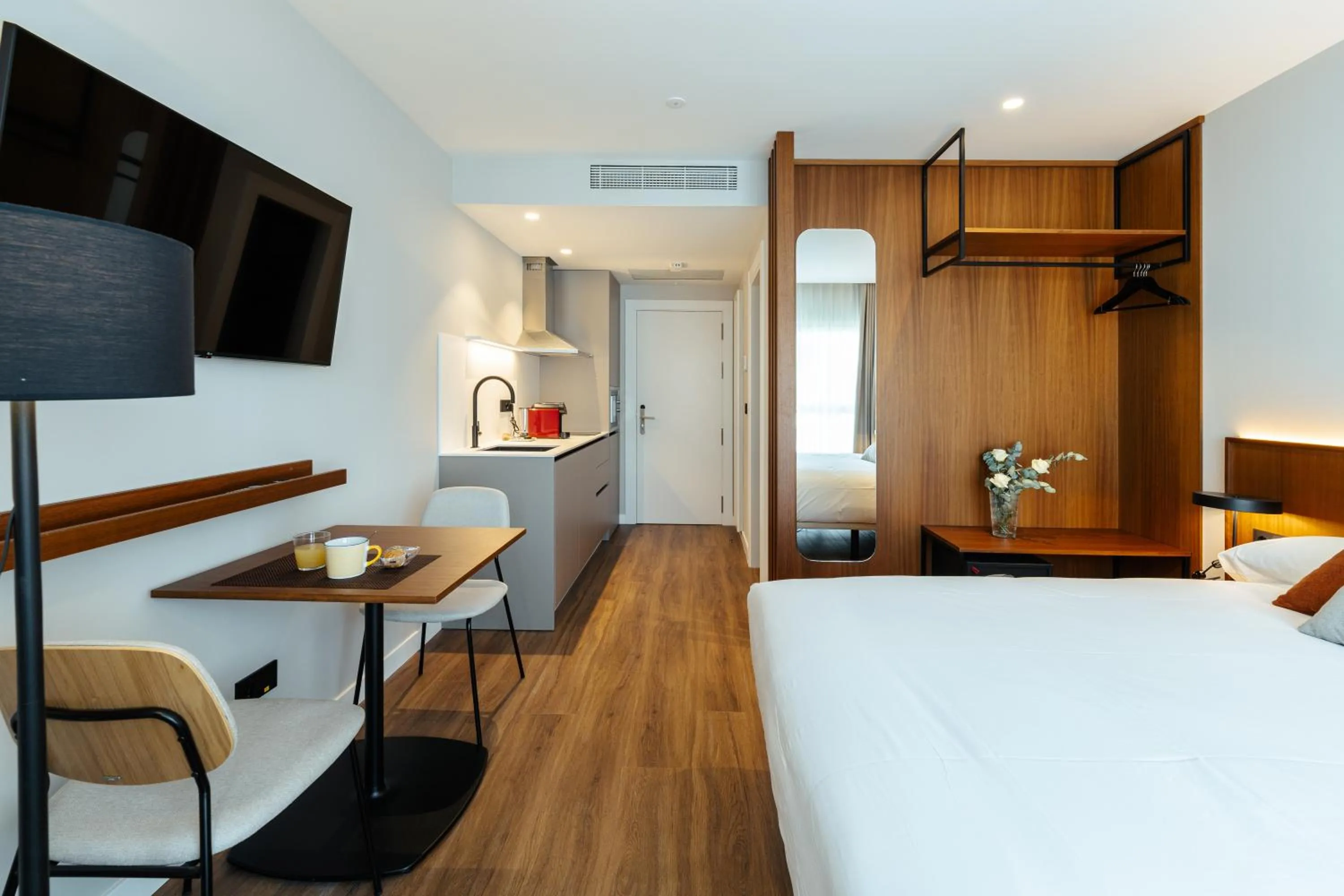 Photo of the whole room, Bed in Apartamentos 2H LIVING