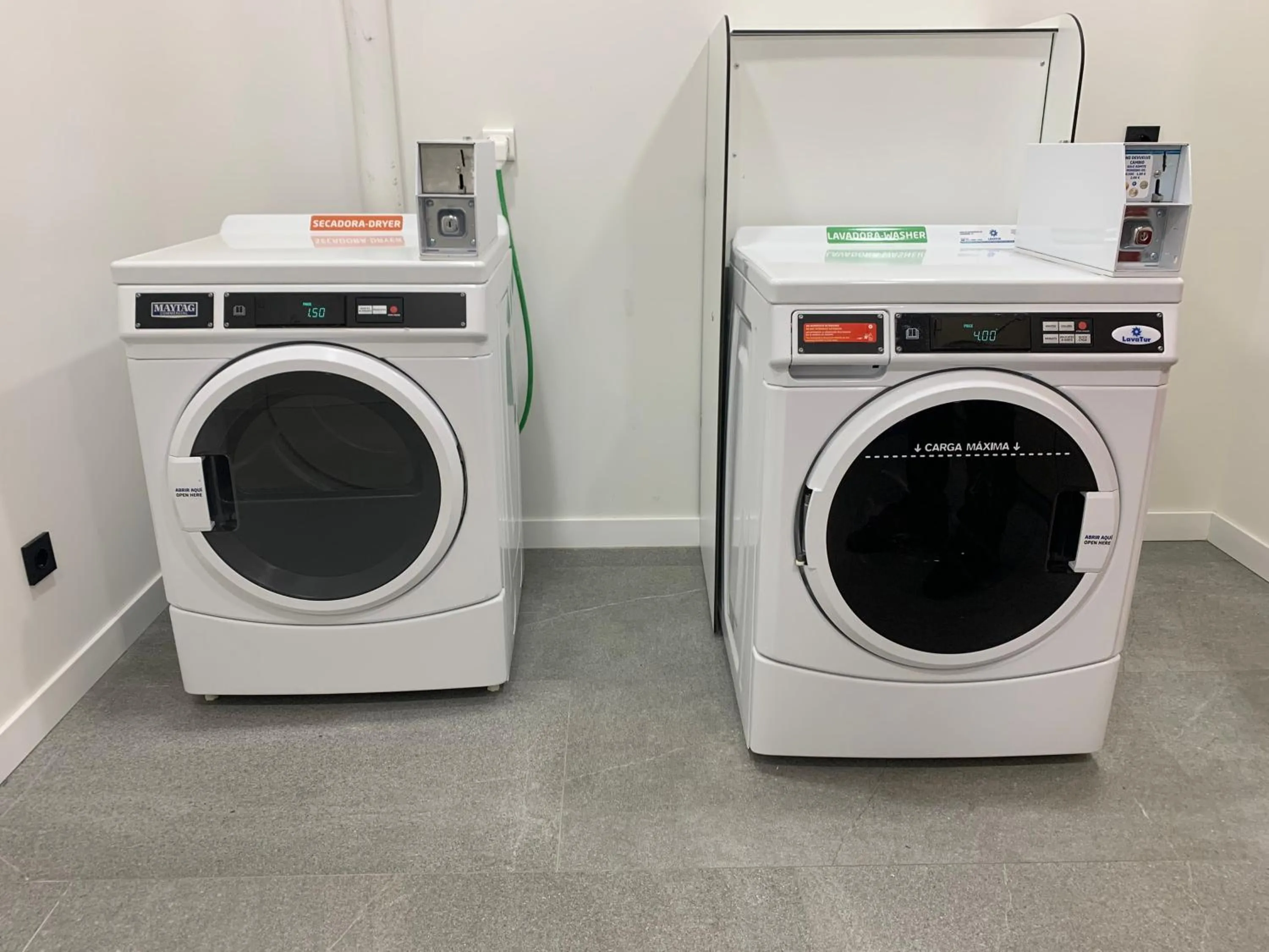 washing machine in Apartamentos 2H LIVING