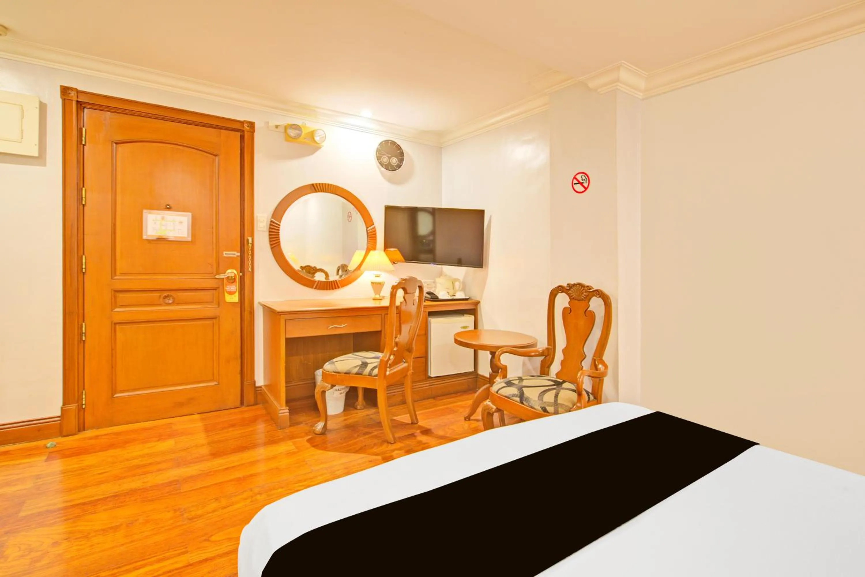 Bedroom, Bed in Townhouse OAK Makati Manila Near PNR Pasay Evangelista formerly VIP Suites