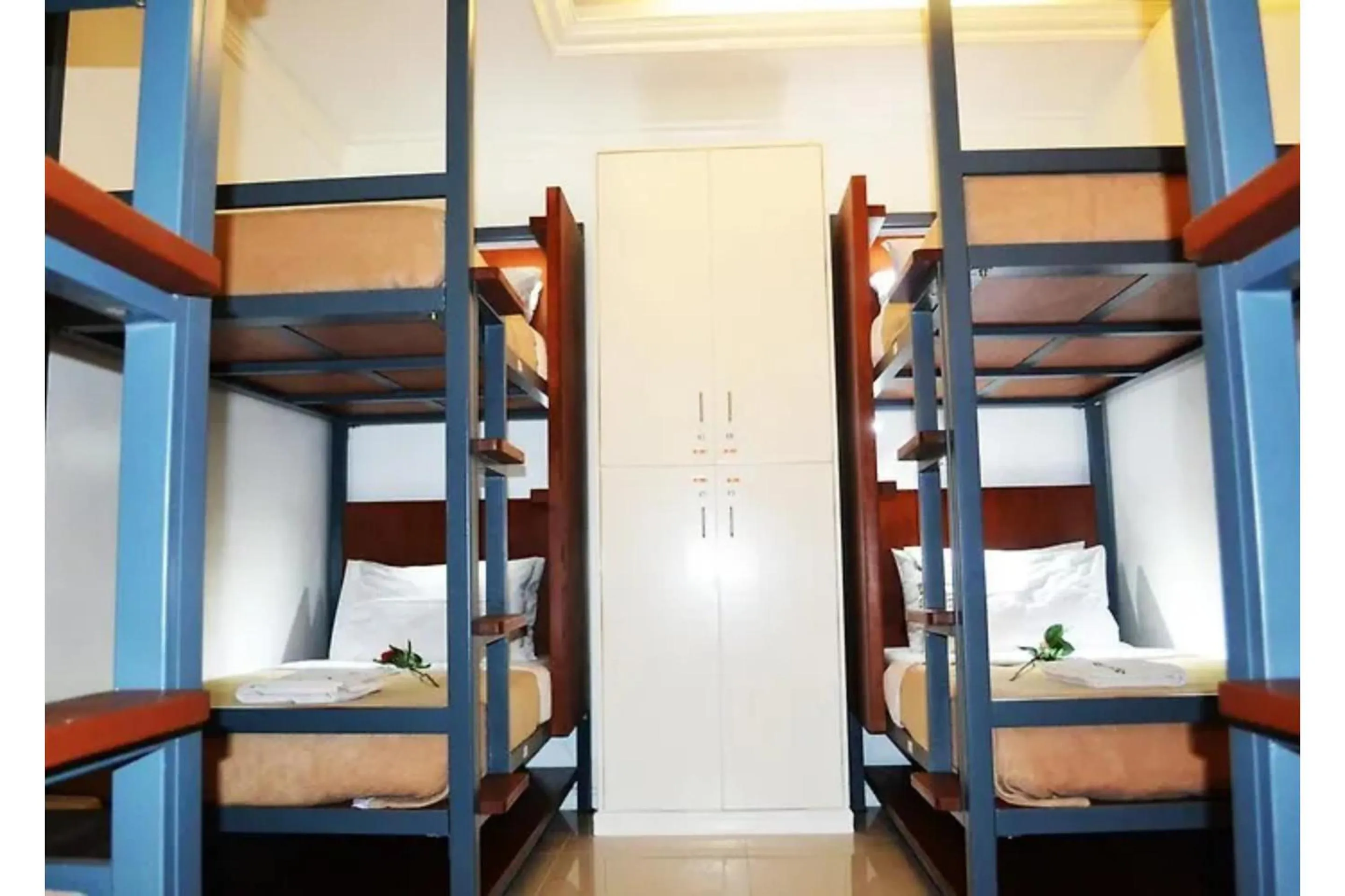 Bed in Townhouse OAK Makati Manila Near PNR Pasay Evangelista formerly VIP Suites