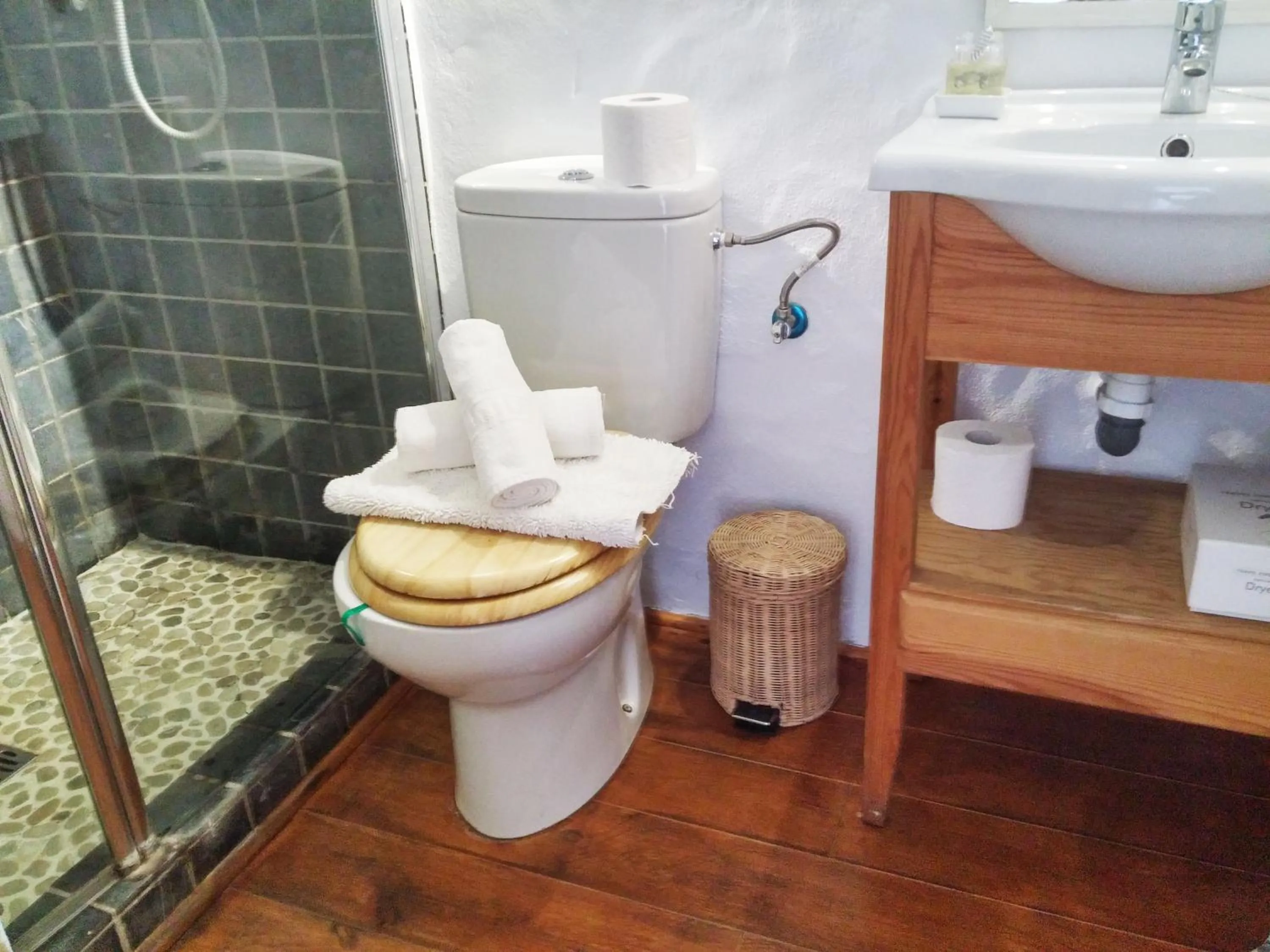 Shower in Bungalows Los Castillejos