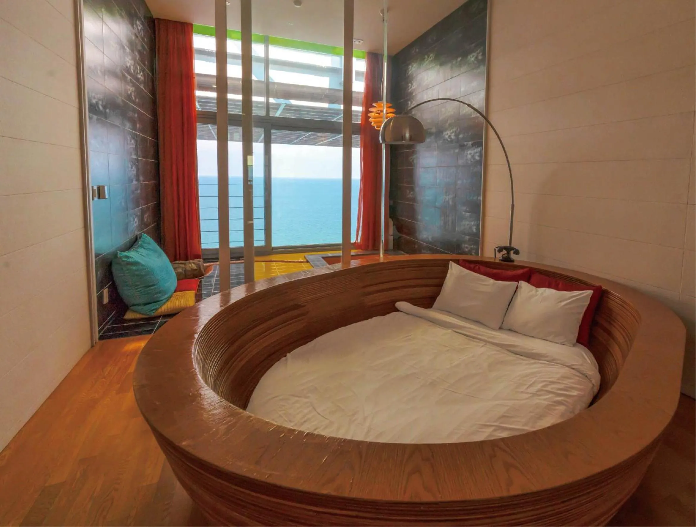 Bed in Haslla Art World Museum Hotel