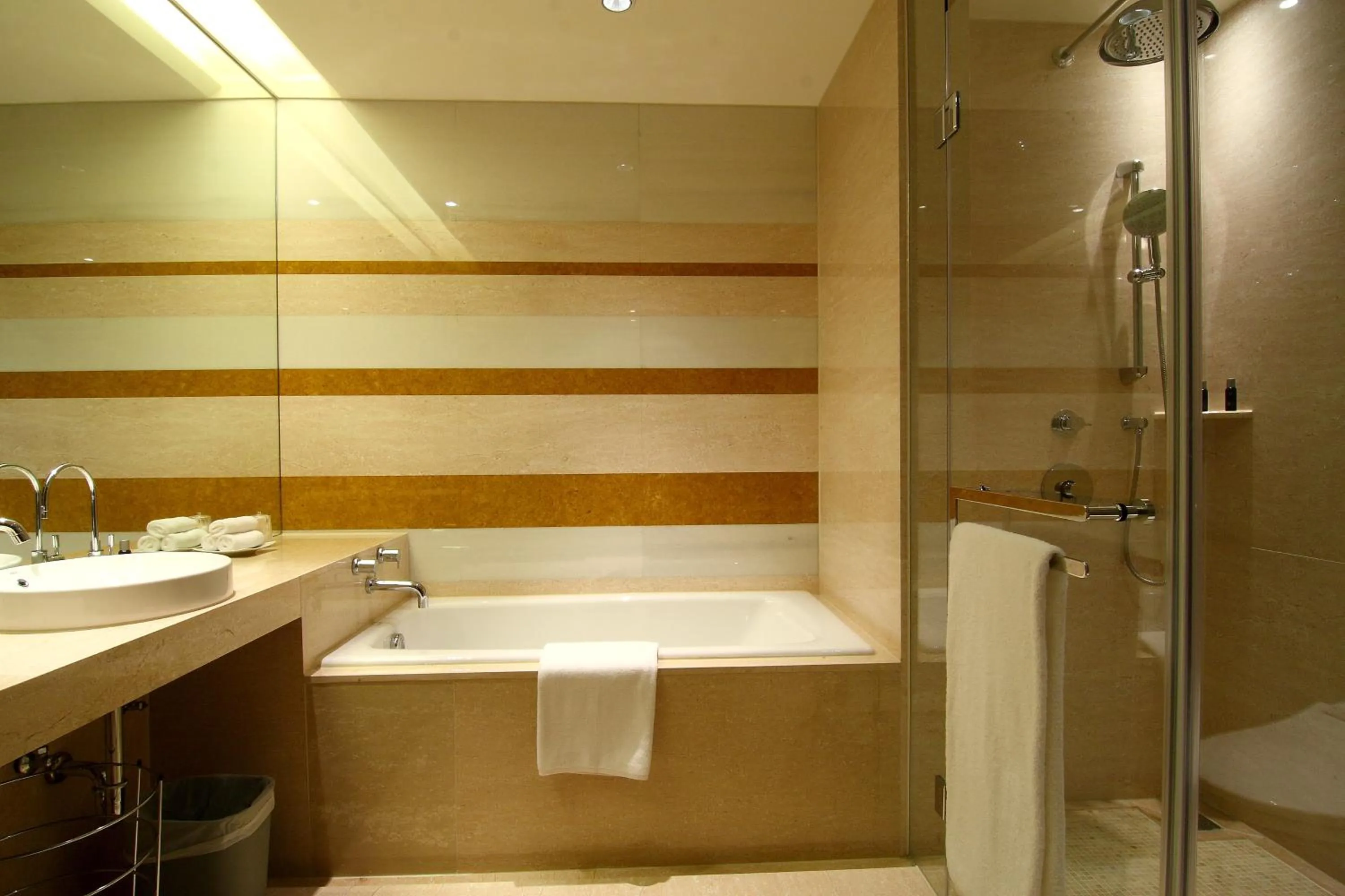 Shower in Hung's Mansion