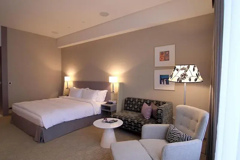 Bed in Hung's Mansion Bed in Hung's Mansion