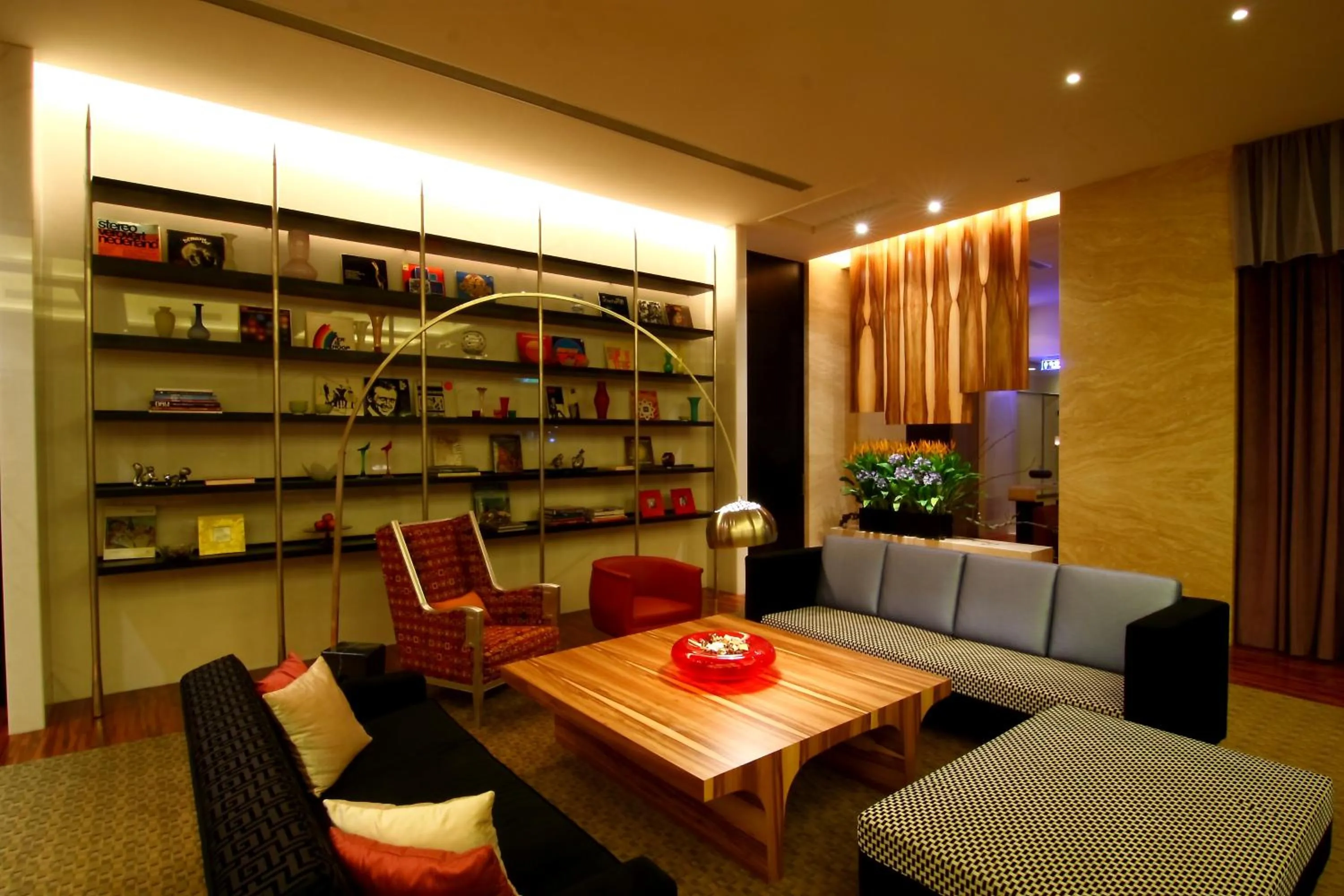 Restaurant/places to eat in Hung's Mansion