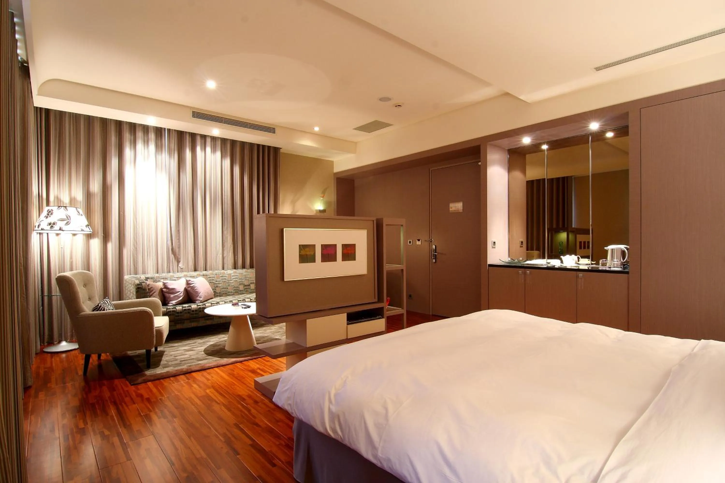 Bed in Hung's Mansion