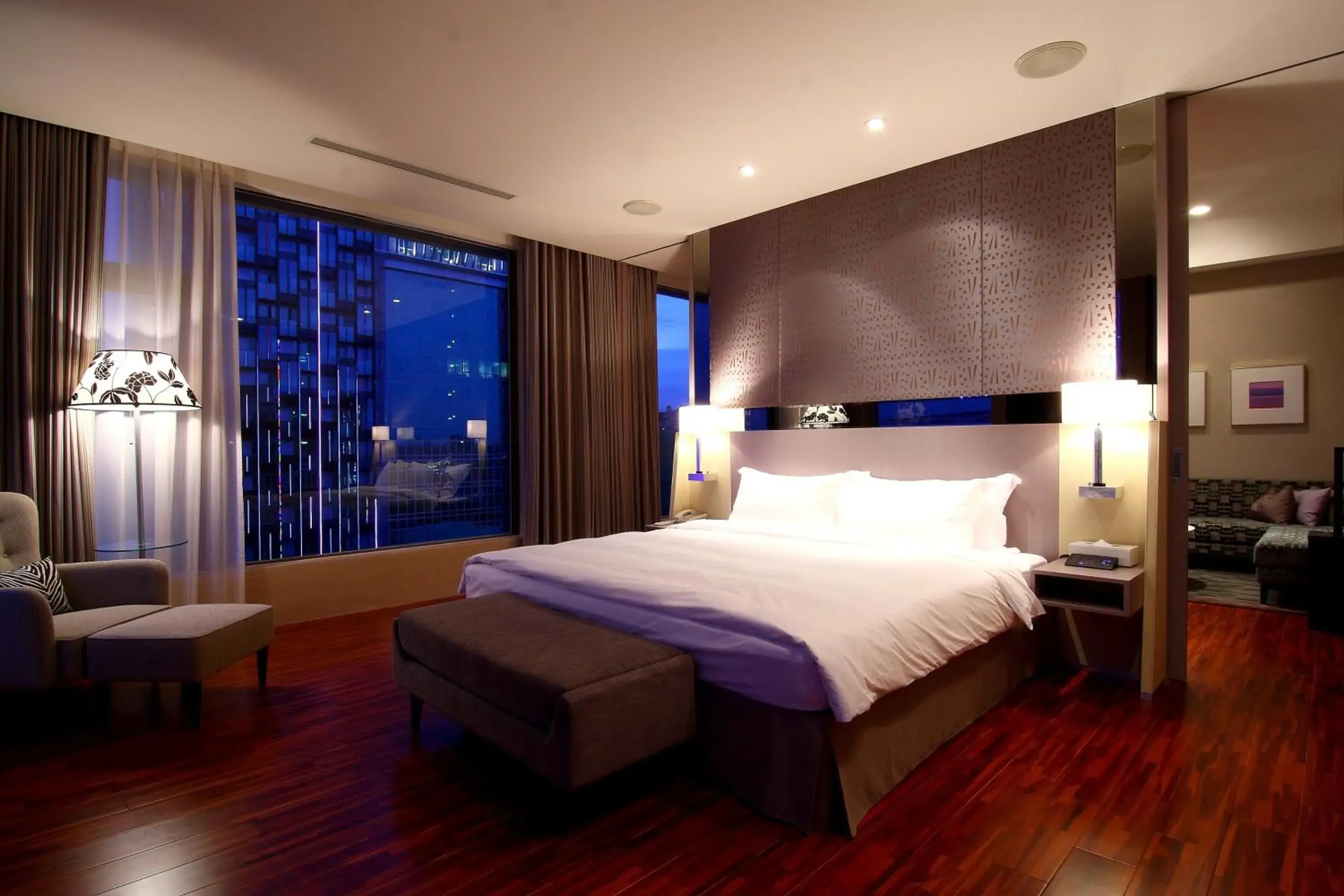 Photo of the whole room, Bed in Hung's Mansion Photo of the whole room, Bed in Hung's Mansion