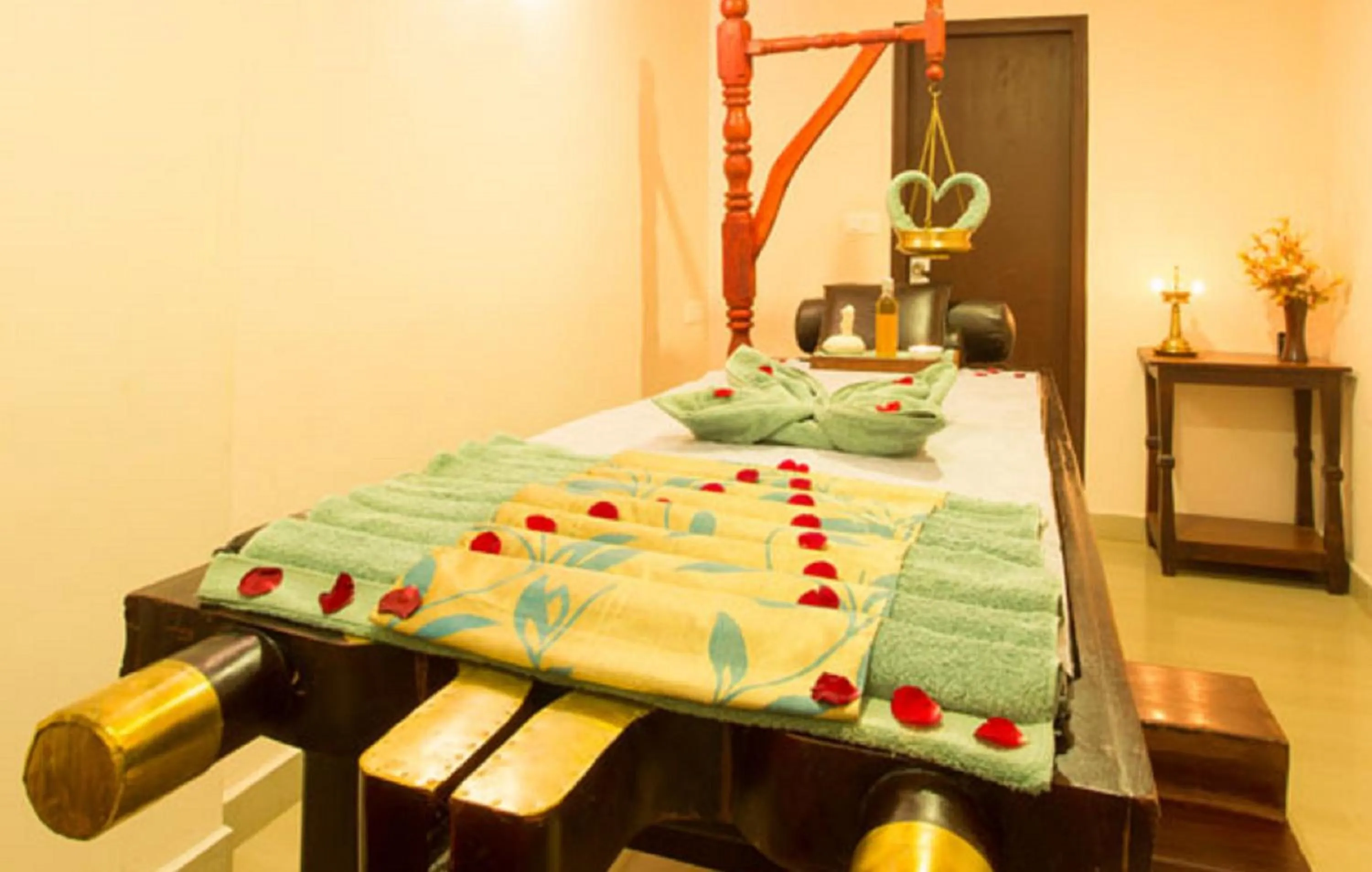 Spa and wellness centre/facilities, Bed in Sterling Nainital