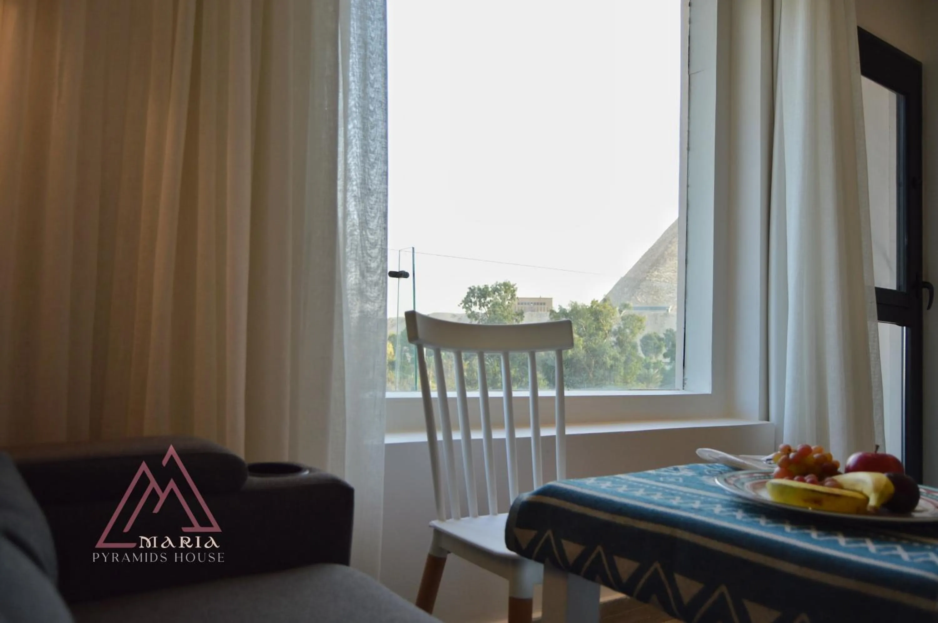 Food and drinks in Maria Pyramids House