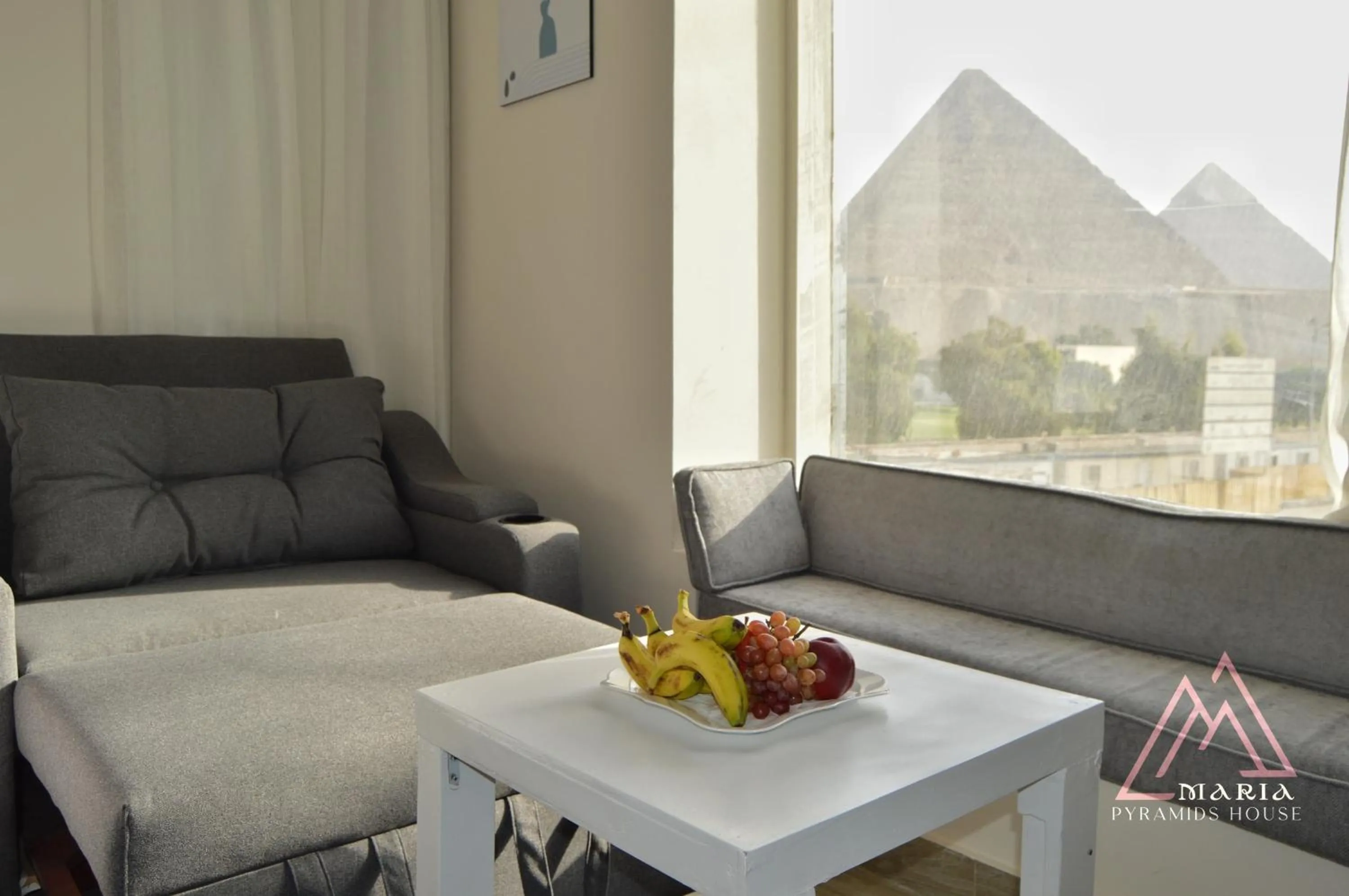 Food and drinks in Maria Pyramids House