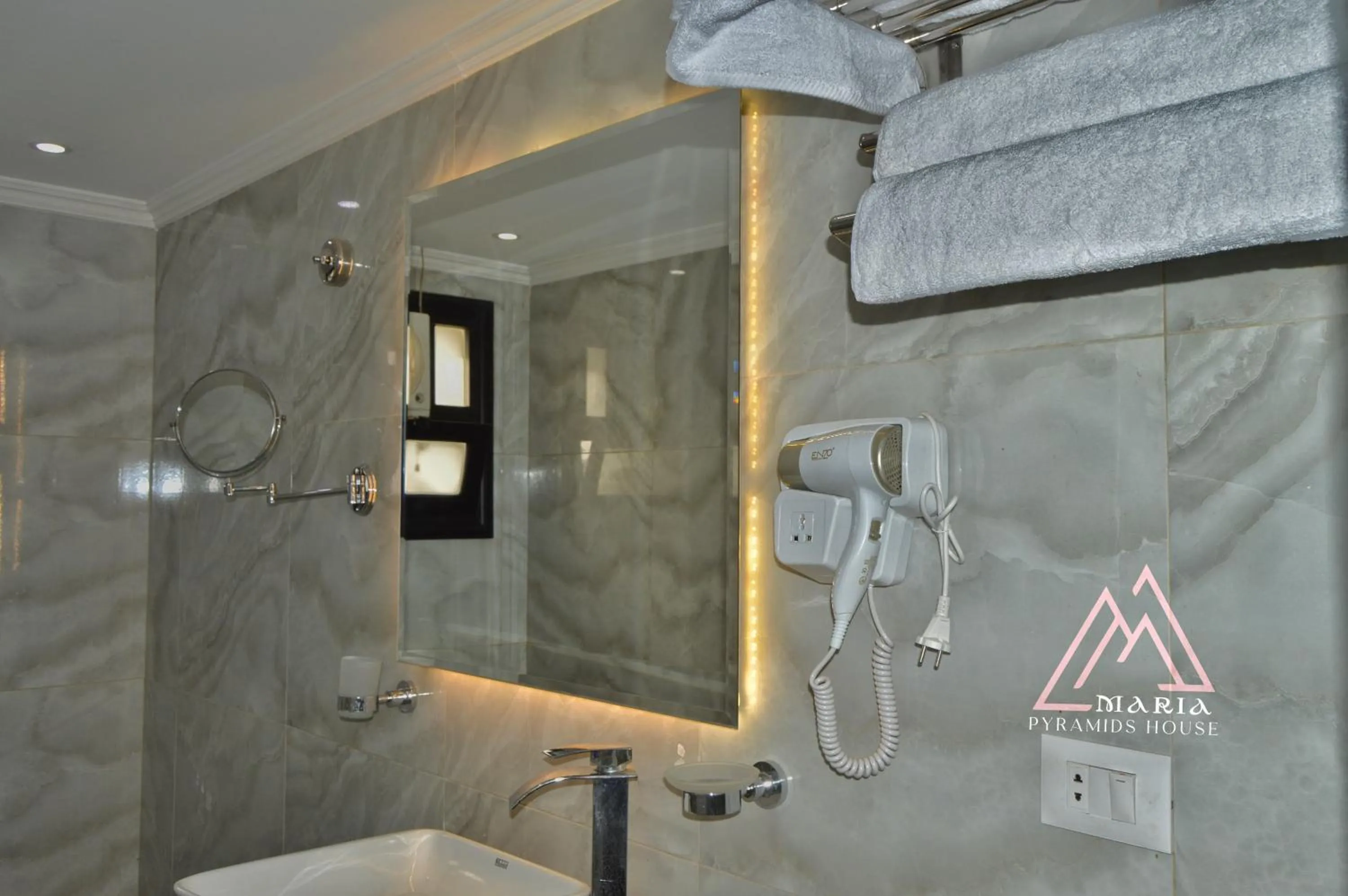 Shower in Maria Pyramids House