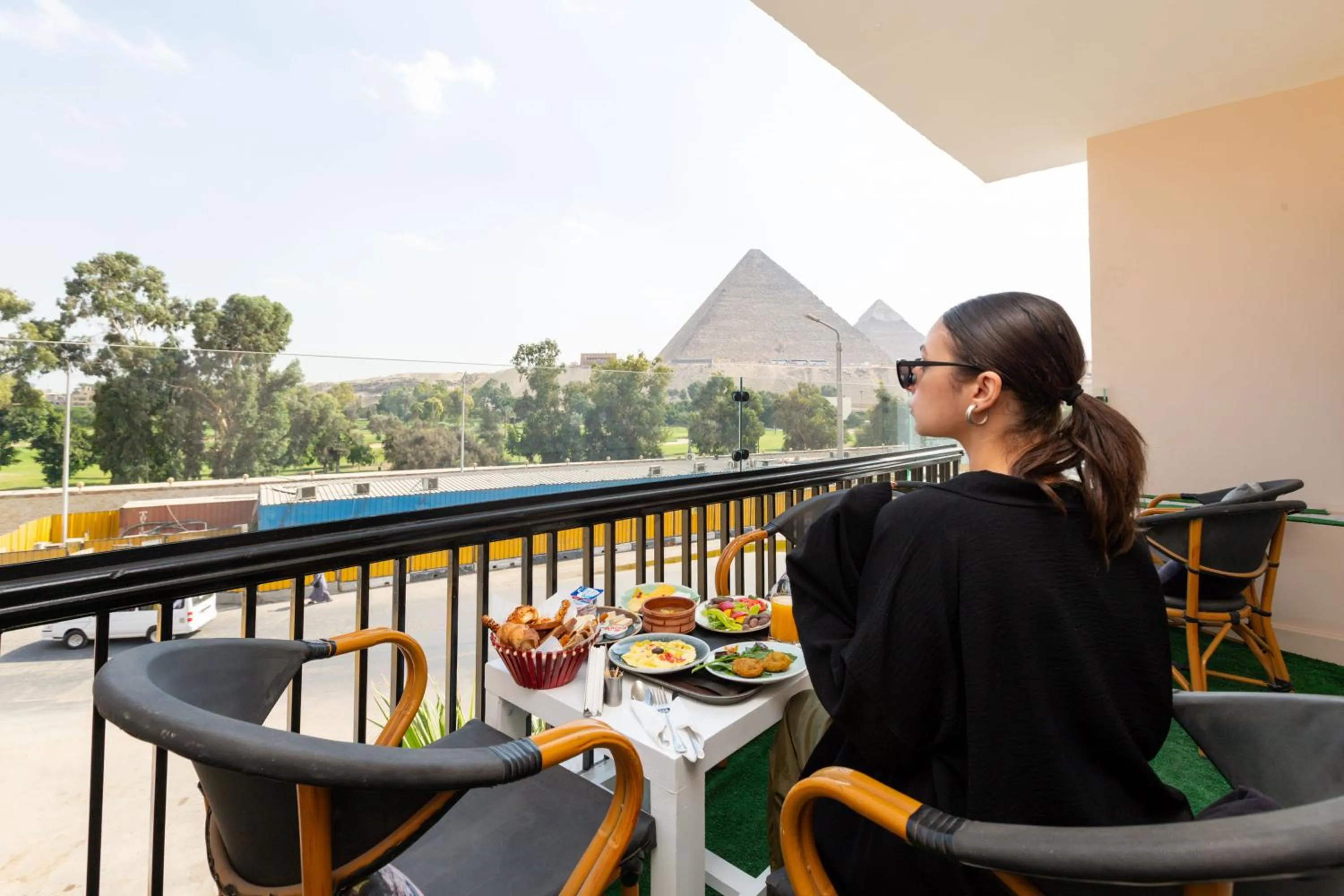 Day in Maria Pyramids House