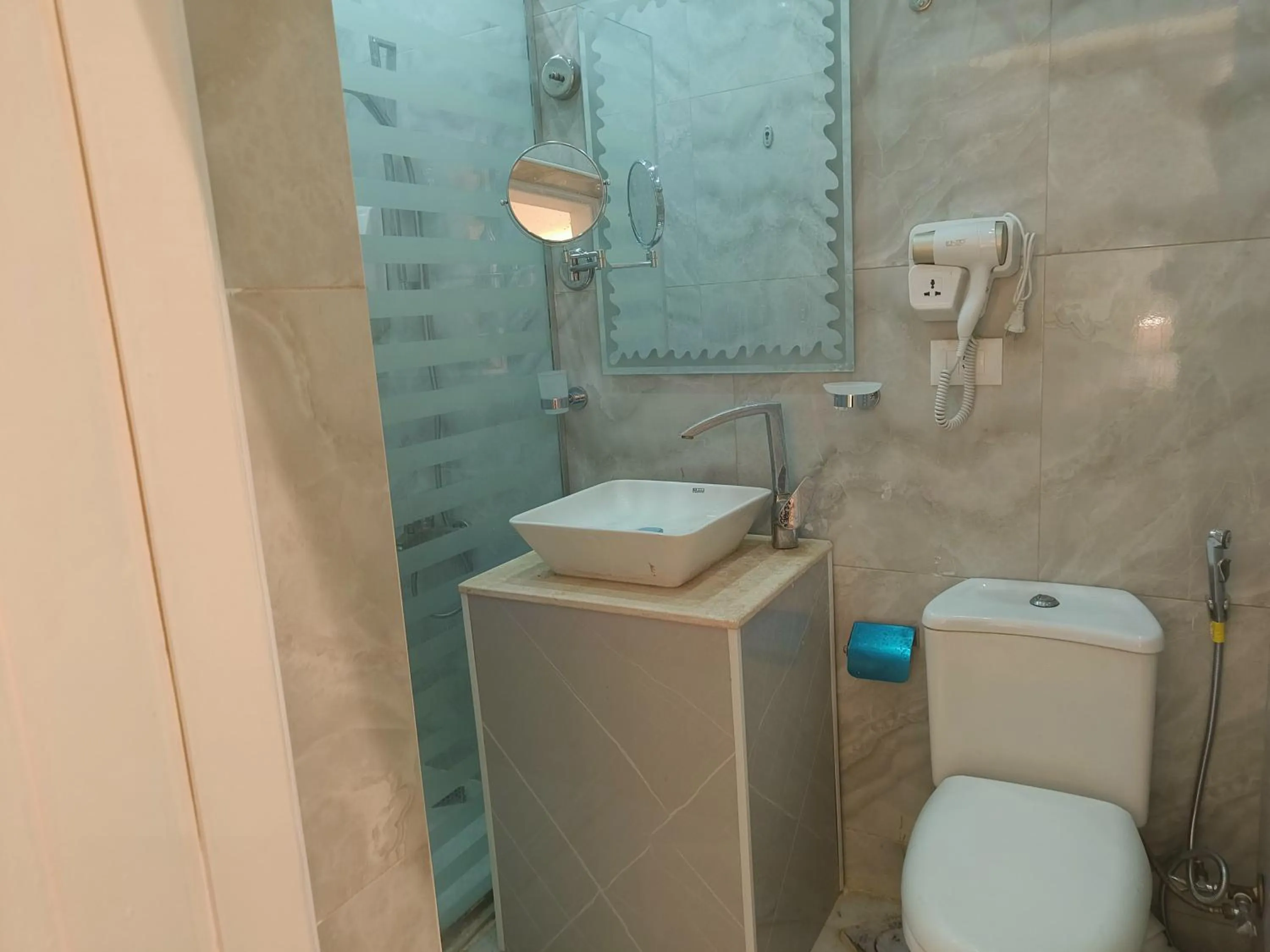 Shower in Maria Pyramids House