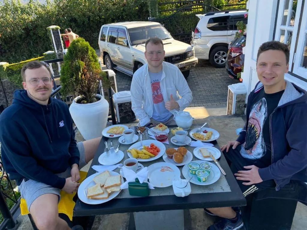 Restaurant/places to eat in House of Leisure