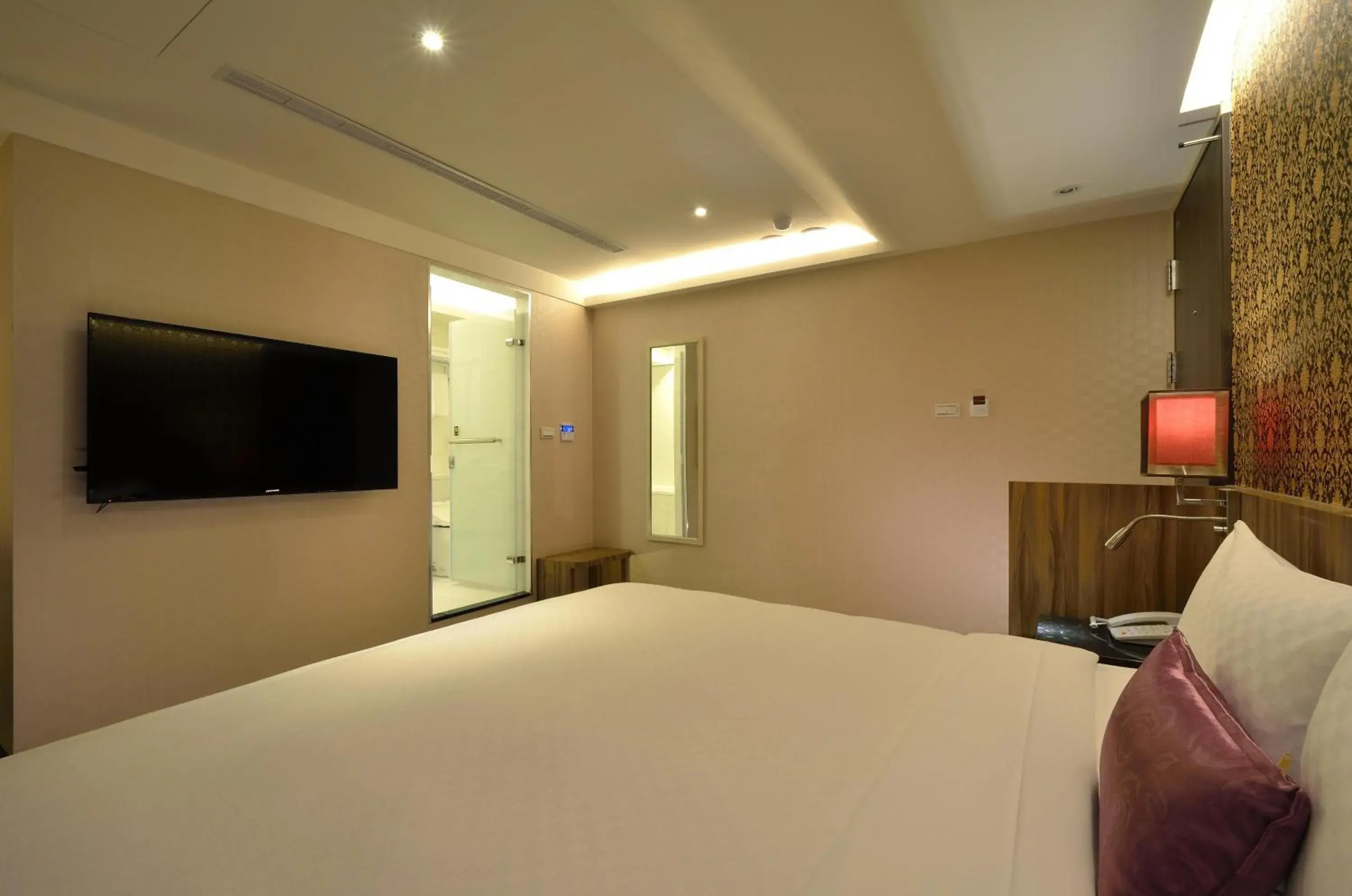 Photo of the whole room, Bed in Shin Shin Hotel - Songshan