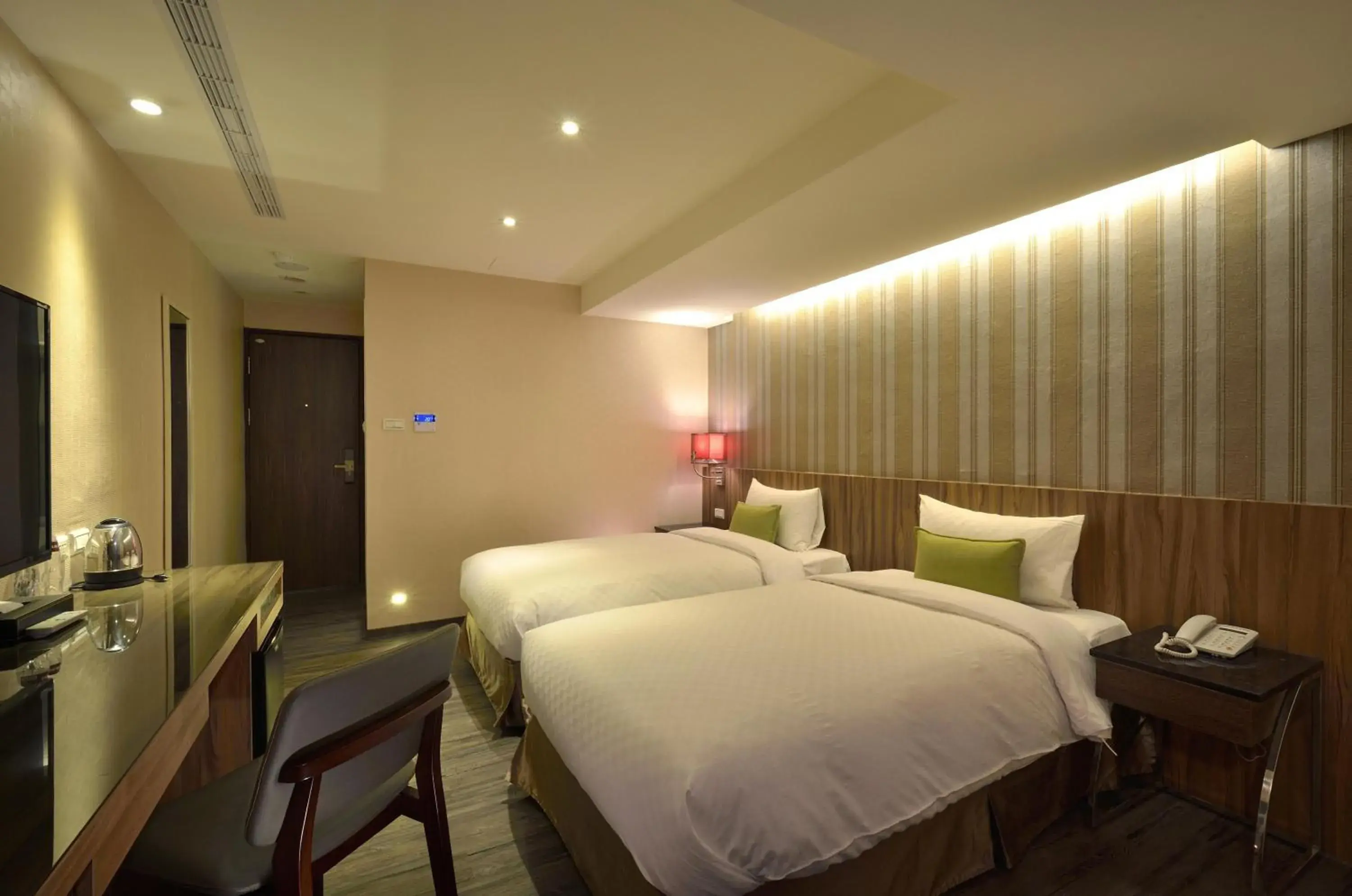 Photo of the whole room, Bed in Shin Shin Hotel - Songshan