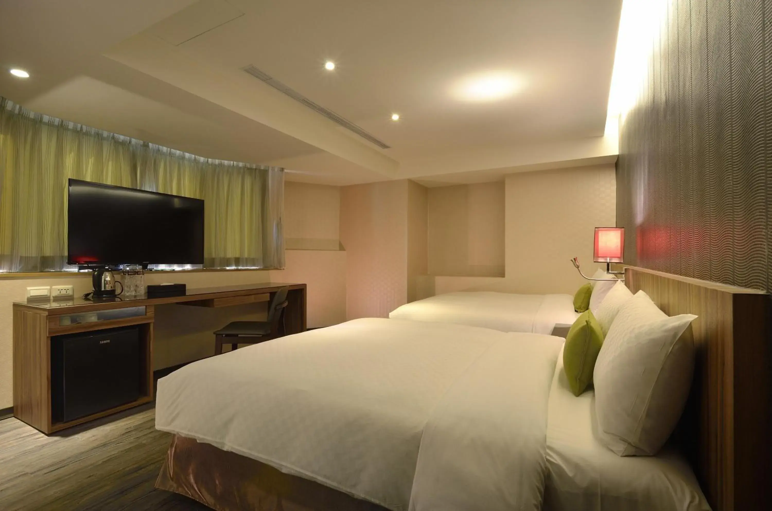 Photo of the whole room, Bed in Shin Shin Hotel - Songshan