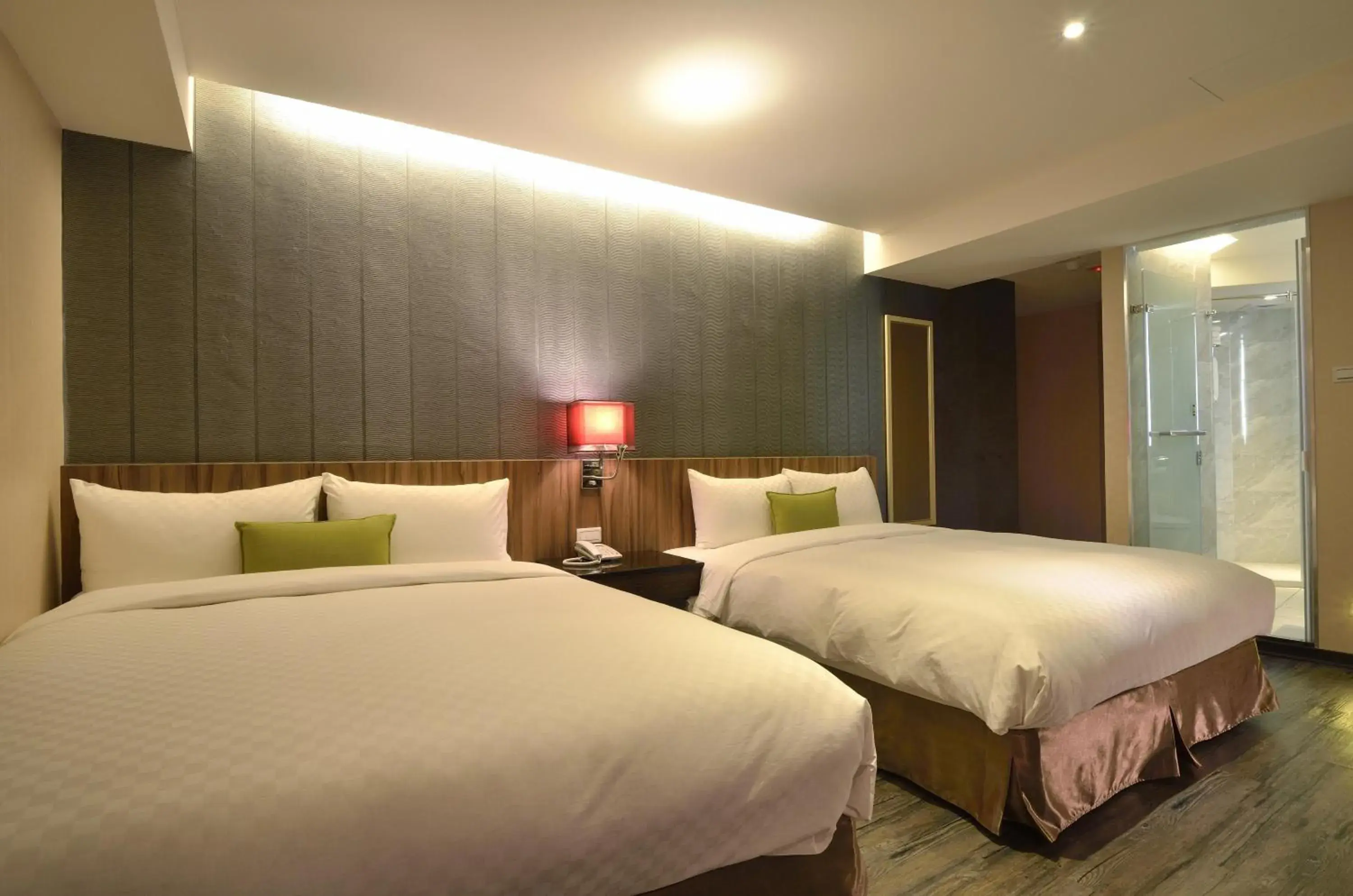 Photo of the whole room, Bed in Shin Shin Hotel - Songshan