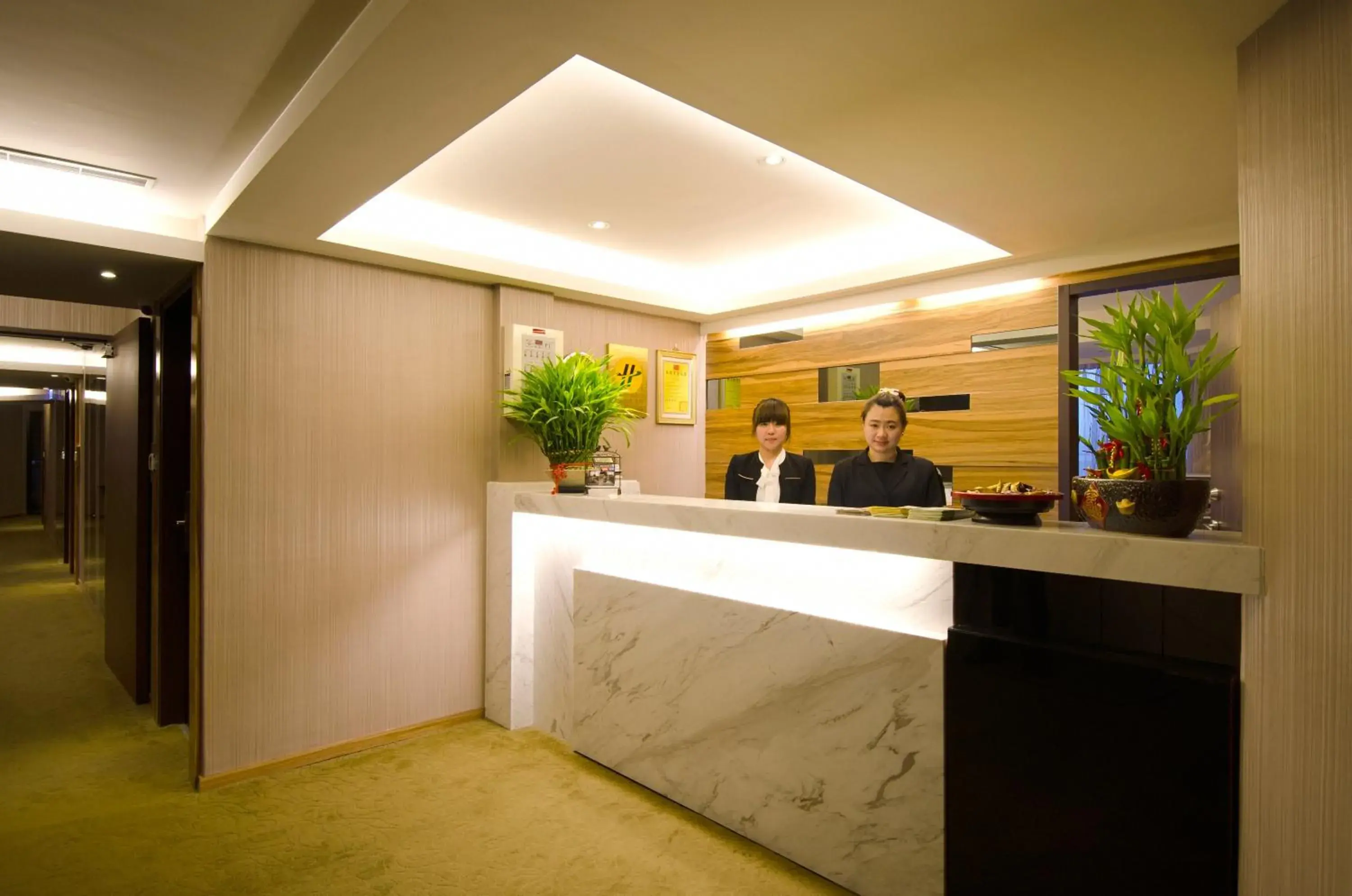 Staff, Lobby/Reception in Shin Shin Hotel - Songshan