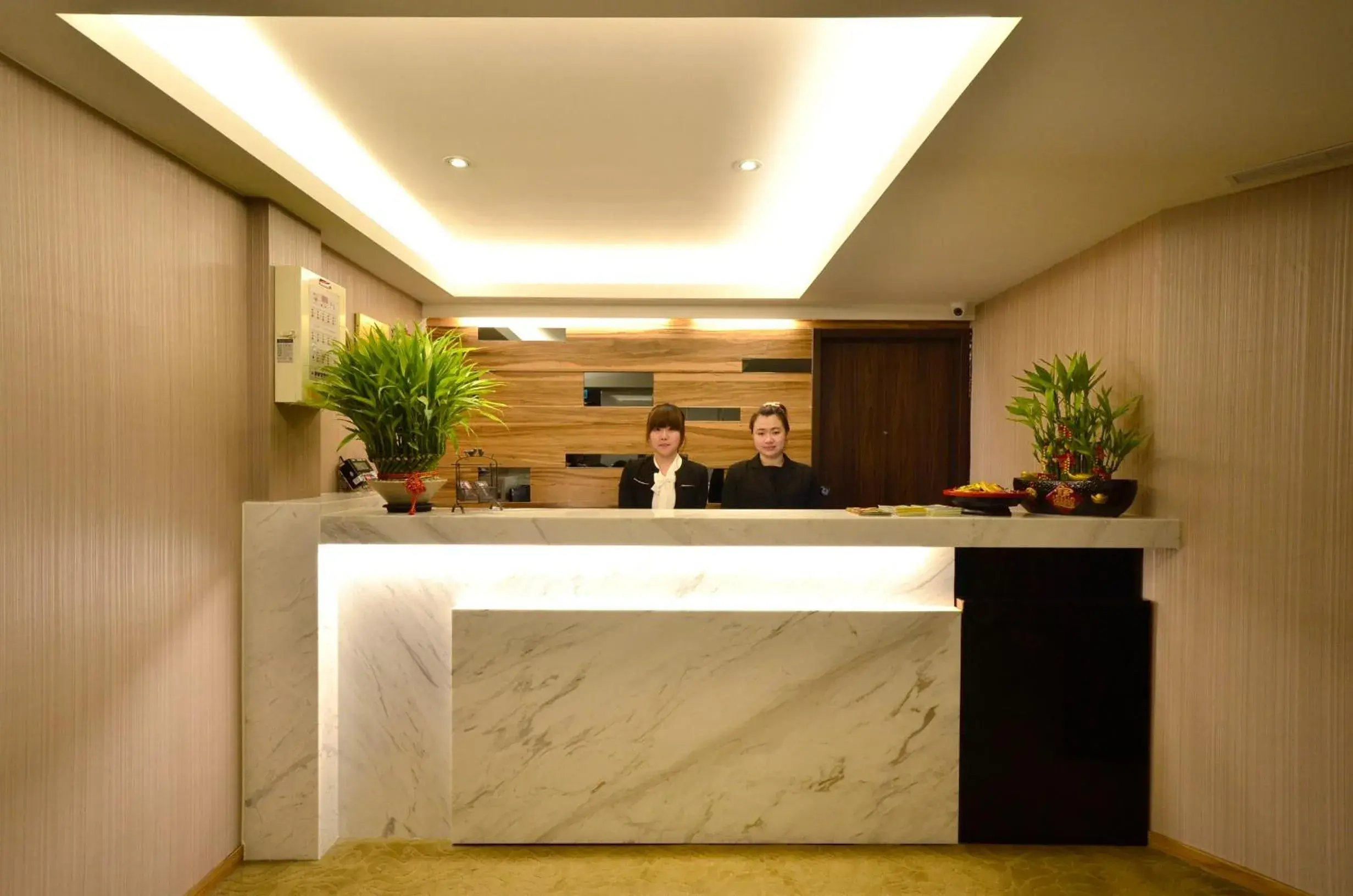 Staff, Lobby/Reception in Shin Shin Hotel - Songshan