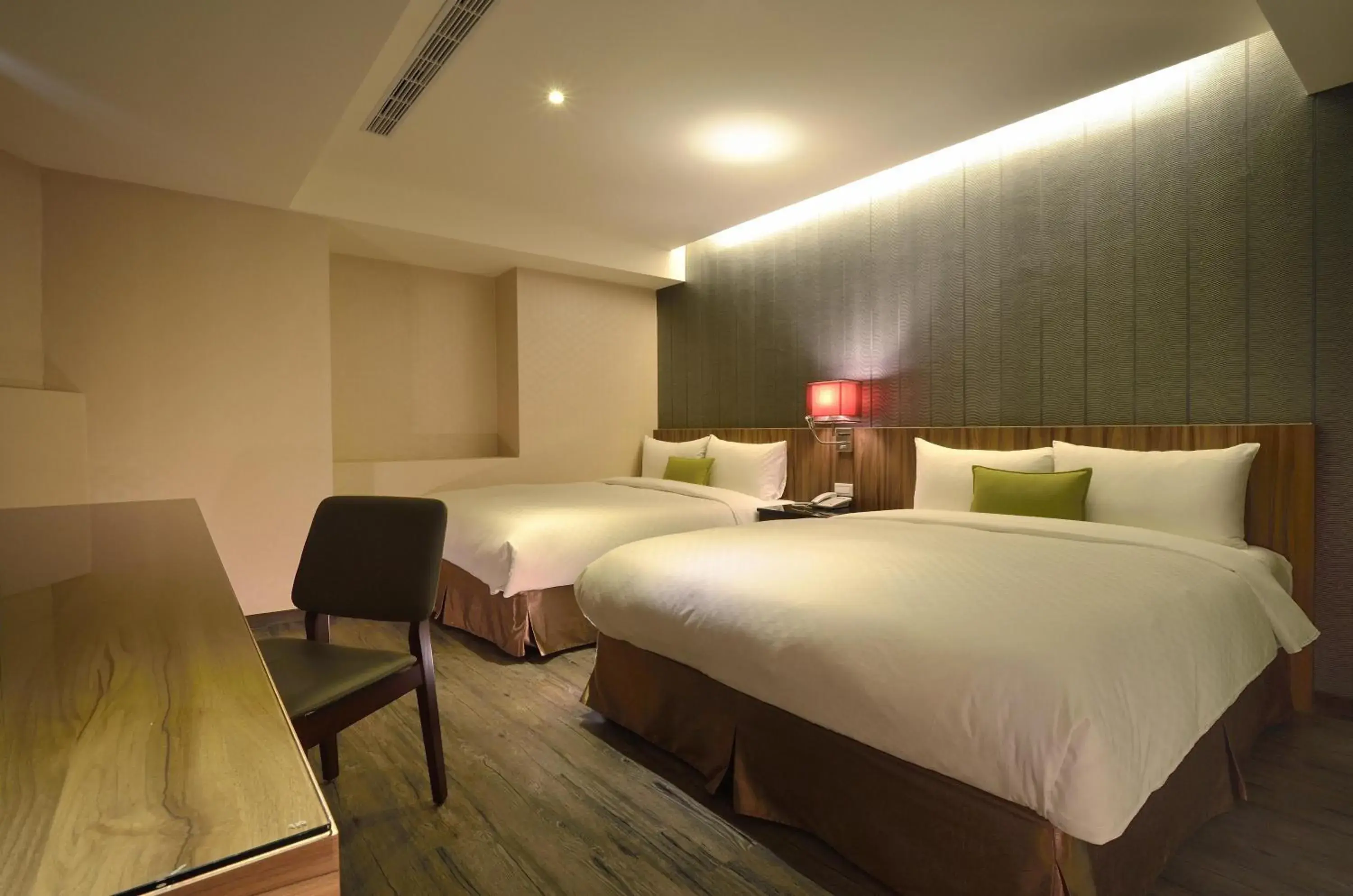 Photo of the whole room, Bed in Shin Shin Hotel - Songshan