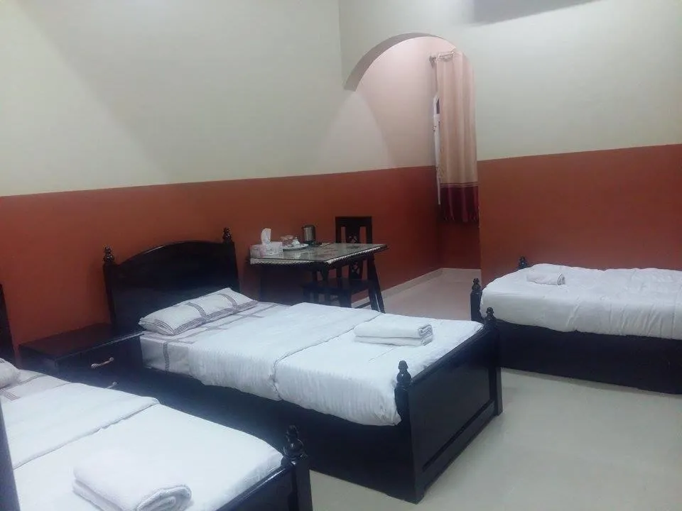Photo of the whole room, Bed in Five Continents Hotel