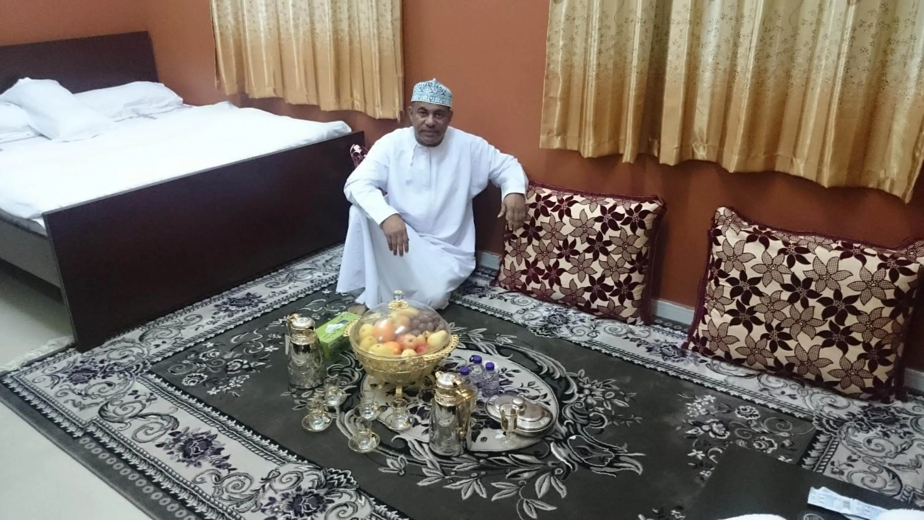 Property building, Bed in Five Continents Hotel