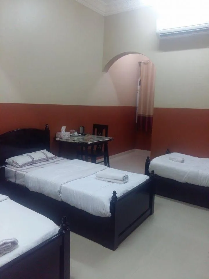 Photo of the whole room, Bed in Five Continents Hotel