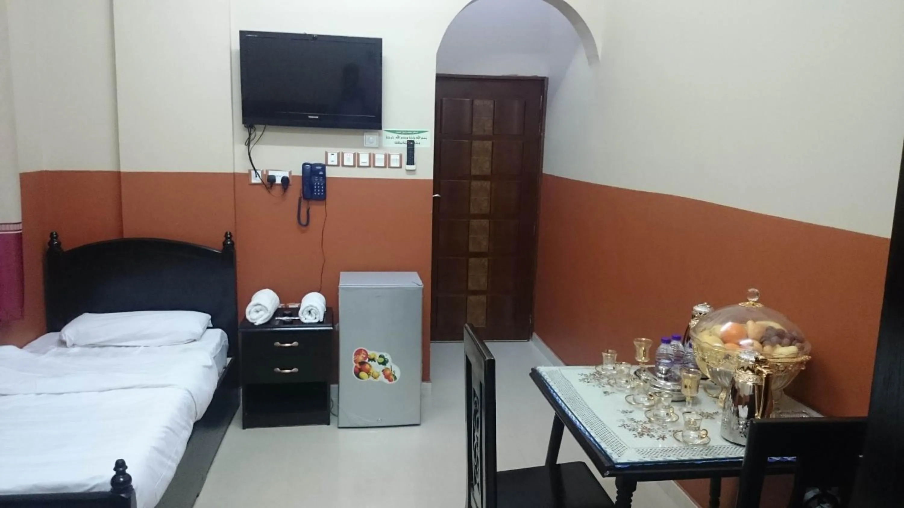 Property building, Bed in Five Continents Hotel