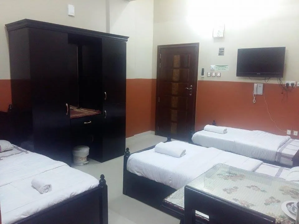 Photo of the whole room, Bed in Five Continents Hotel